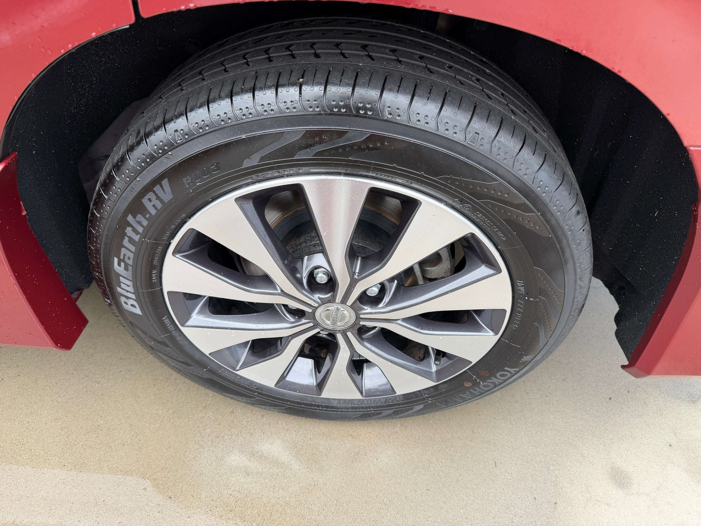 2018 Nissan Serena 2.0L S-Hybrid Highway Star wheel close-up with stylish alloy rim and tire.