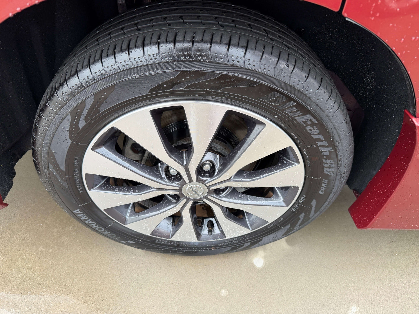 2018 Nissan Serena 2.0L S-Hybrid Highway Star Edition alloy wheel and tire close-up, showcasing design and tread.