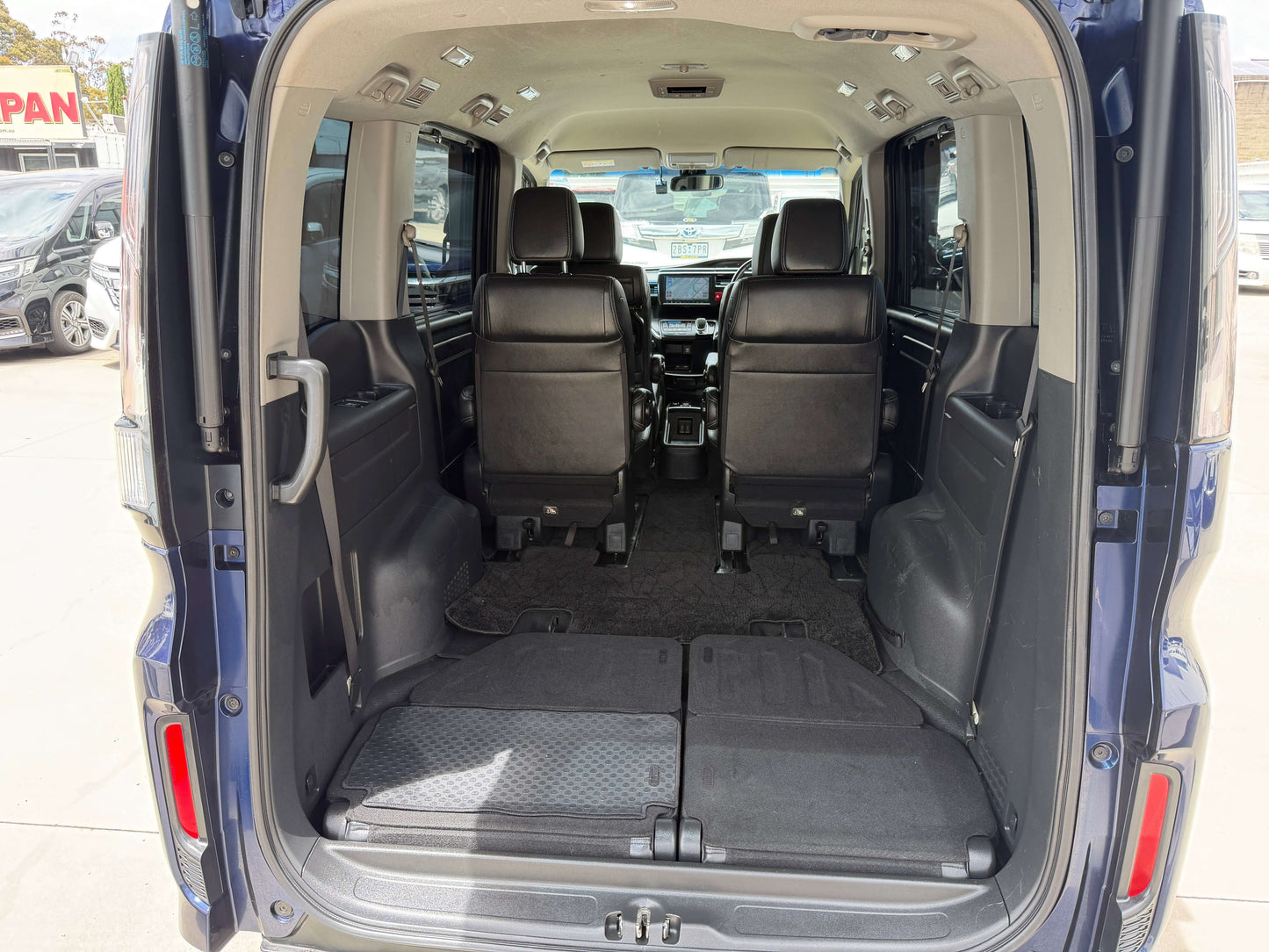 Interior view of the 2018 Honda Honda Stepwgn 2.0 Spada Hybrid with spacious seating for 7.