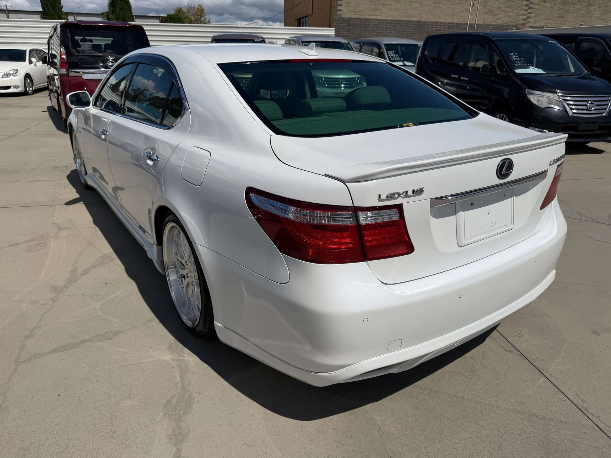2007 Lexus LS600hL AWD V8 5.0L Hybrid Luxury Sedan rear view, showcasing elegant design and luxury features.