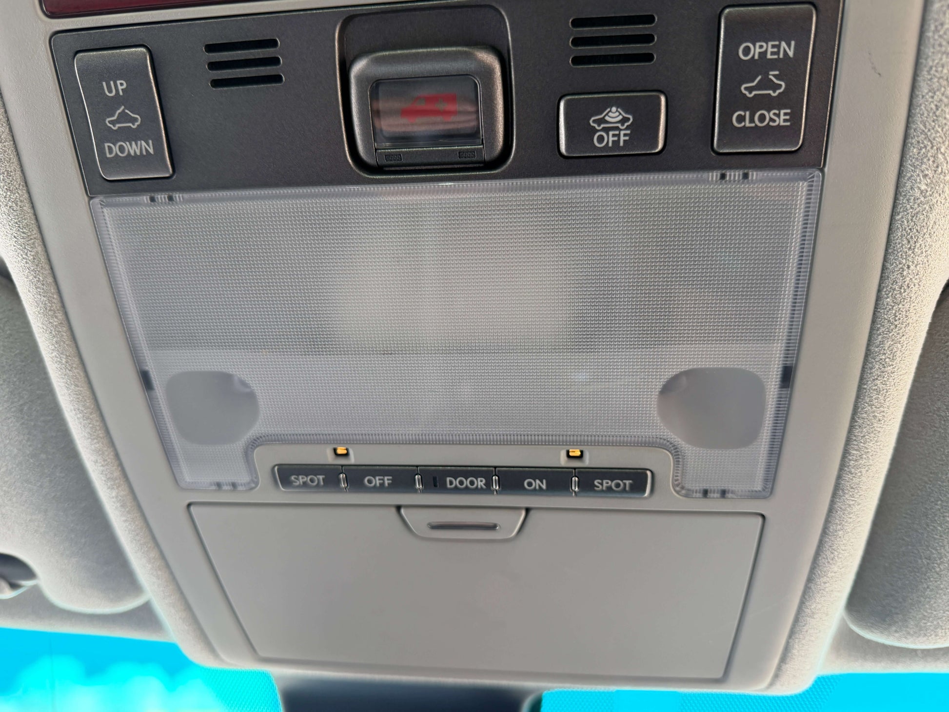 2007 Lexus LS600hL AWD V8 5.0L Hybrid overhead control panel showing light and sunroof buttons