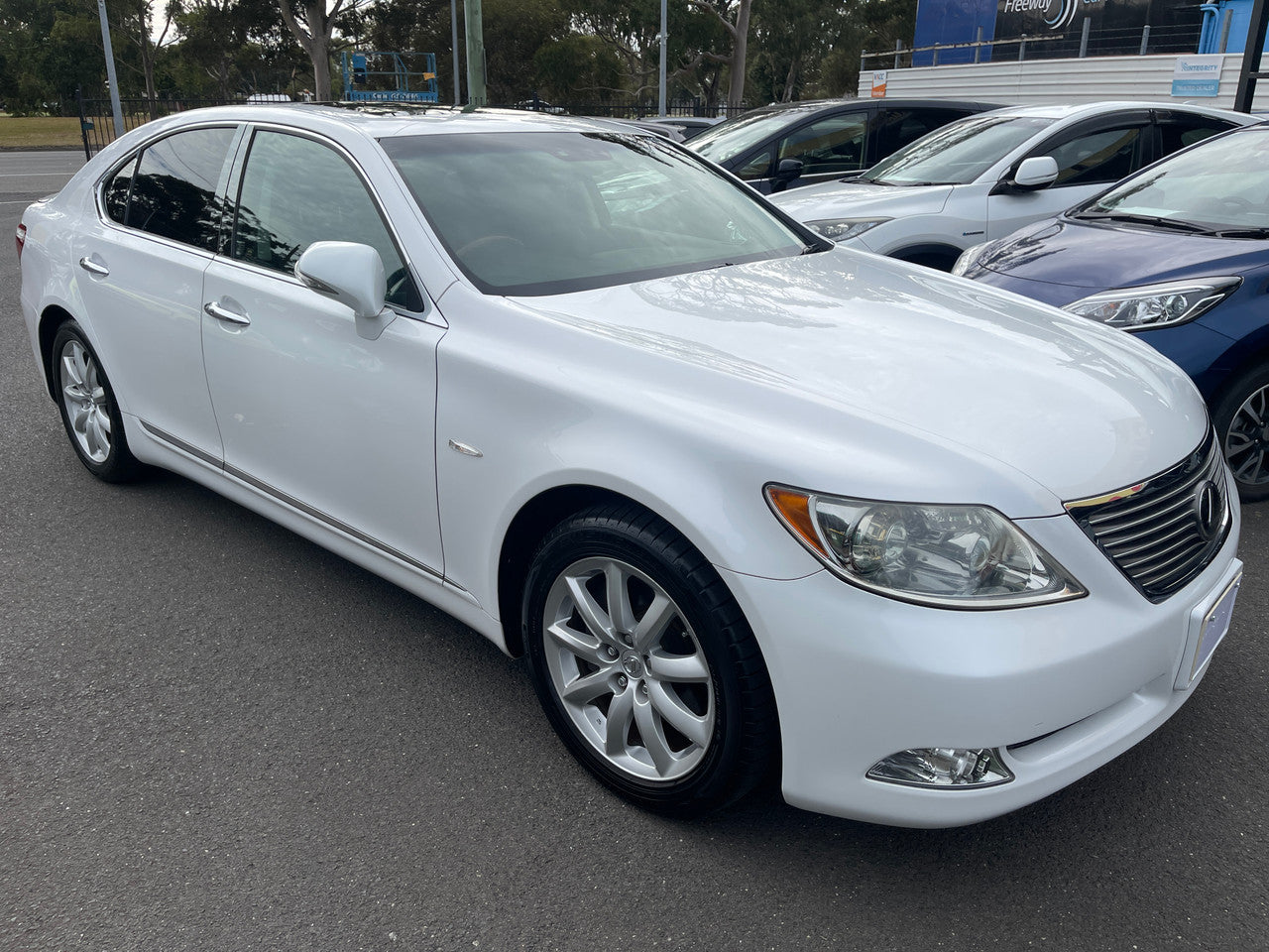 2007 Lexus LS460 V8 4.6L Version U I Package Premium Luxury Sedan, VIN 6ZZ60USF405019700 (#9700)