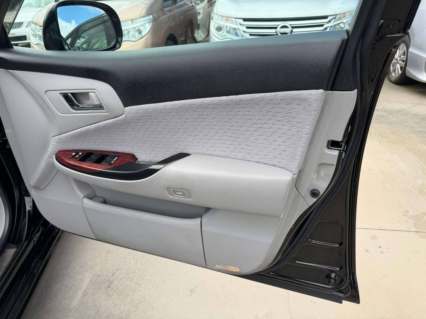 Interior door panel of a 2008 Toyota Crown V6 3.0L Royal Saloon Edition luxury sedan featuring light-grey upholstery.