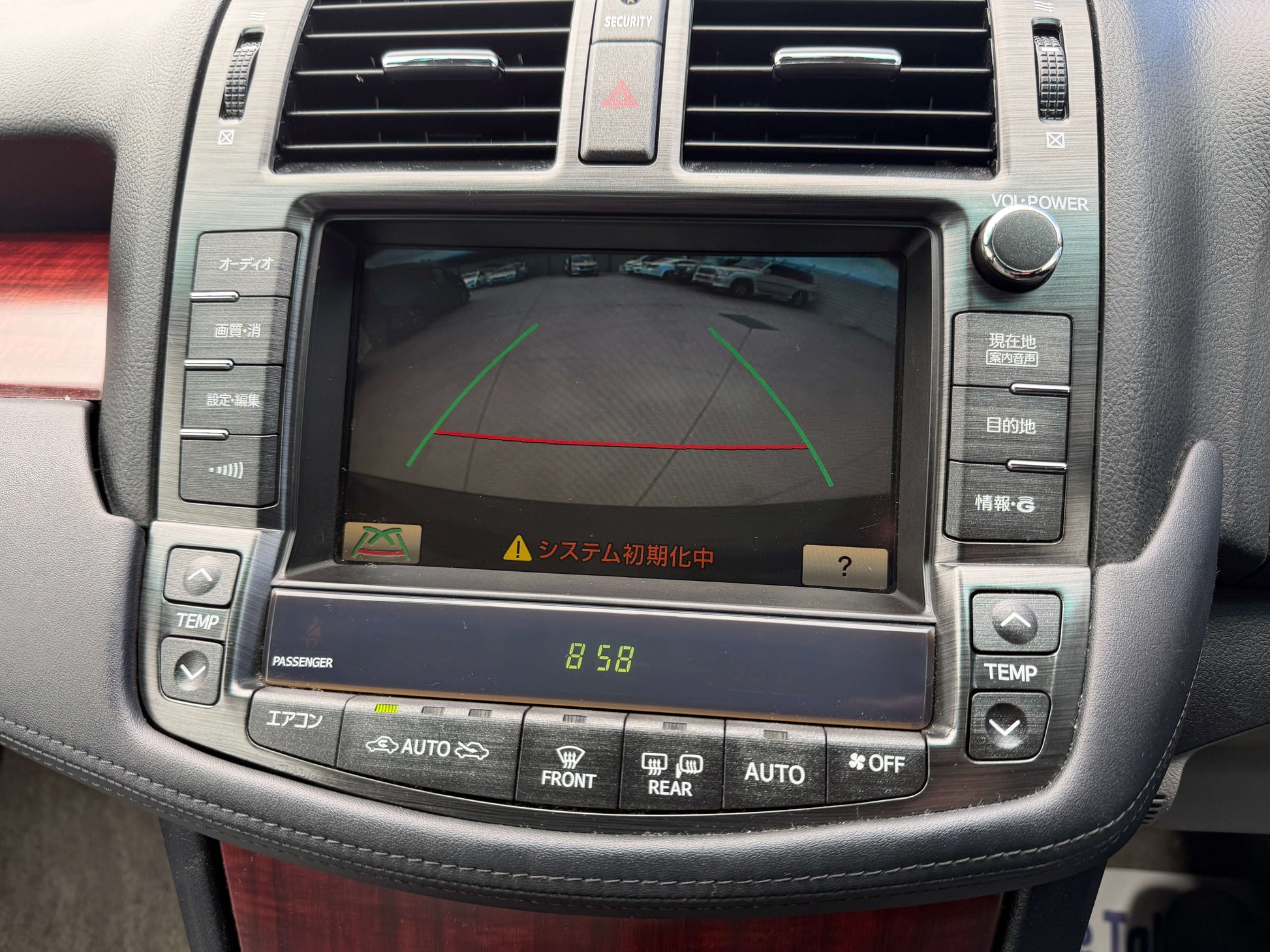 2008 Toyota Crown V6 3.0L Royal Saloon Edition luxury sedan with back-up camera display view