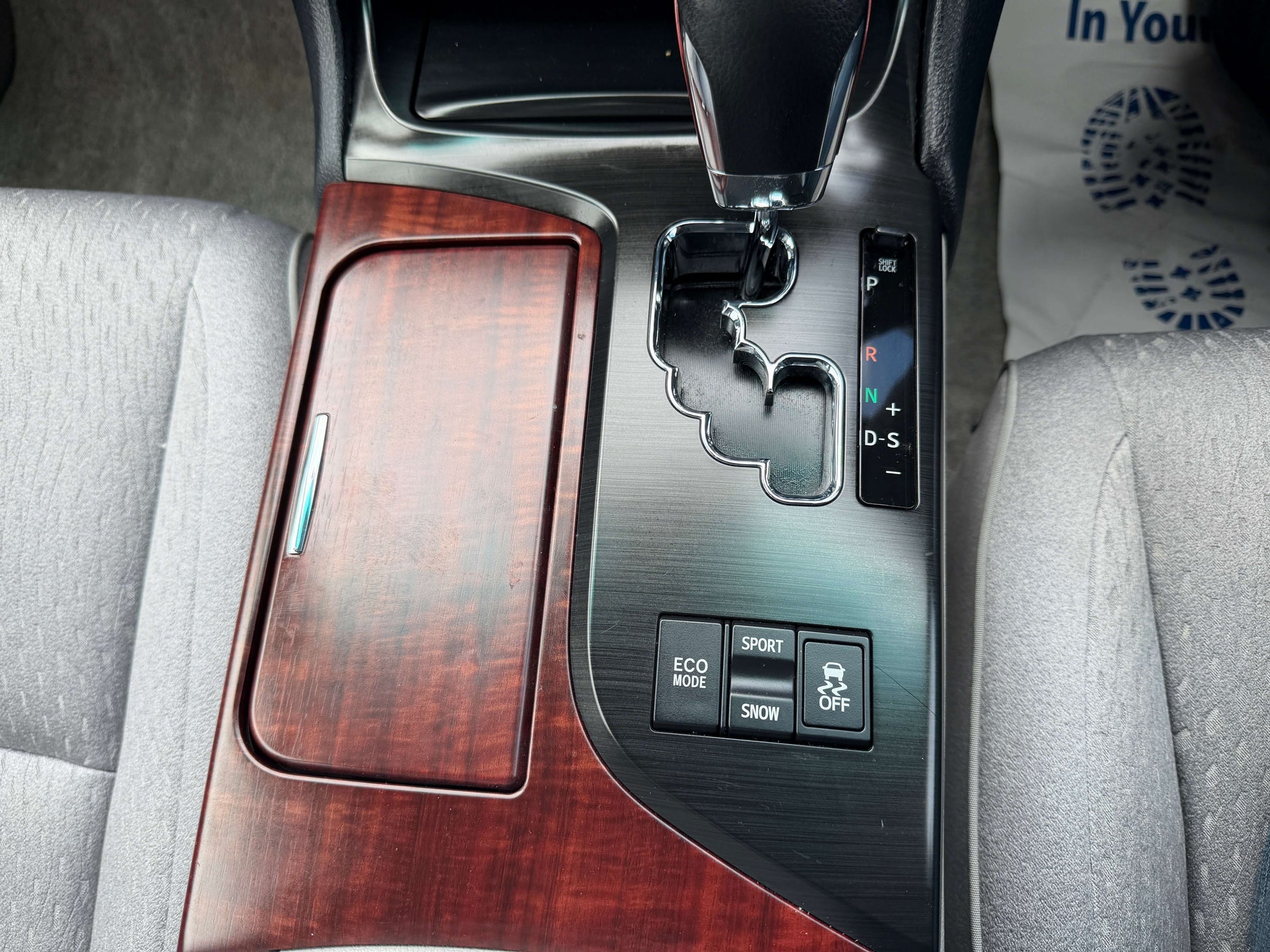 Interior view of the console in a 2008 Toyota Crown V6 3.0L Royal Saloon Edition luxury sedan.
