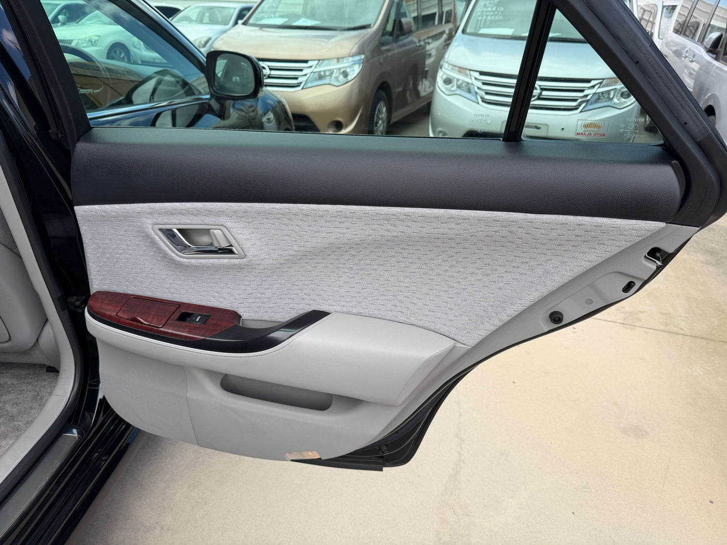 Interior view of the door panel in a 2008 Toyota Crown V6 3.0L Royal Saloon Edition luxury sedan.