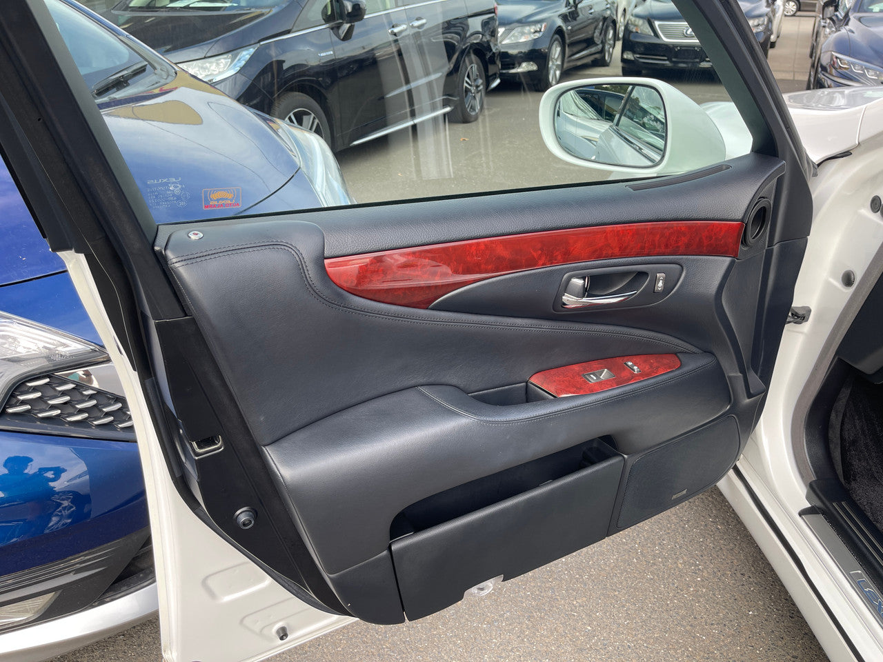 2007 Lexus LS460 V8 4.6L Version U I Package Premium Luxury Sedan, VIN 6ZZ60USF405019700 (#9700)