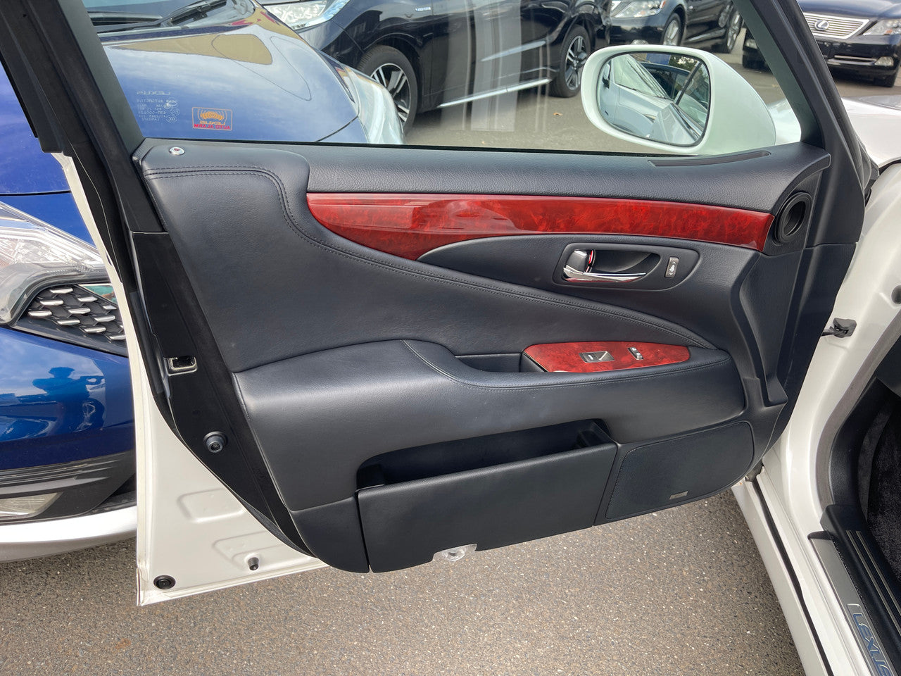 2007 Lexus LS460 V8 4.6L Version U I Package Premium Luxury Sedan, VIN 6ZZ60USF405019700 (#9700)