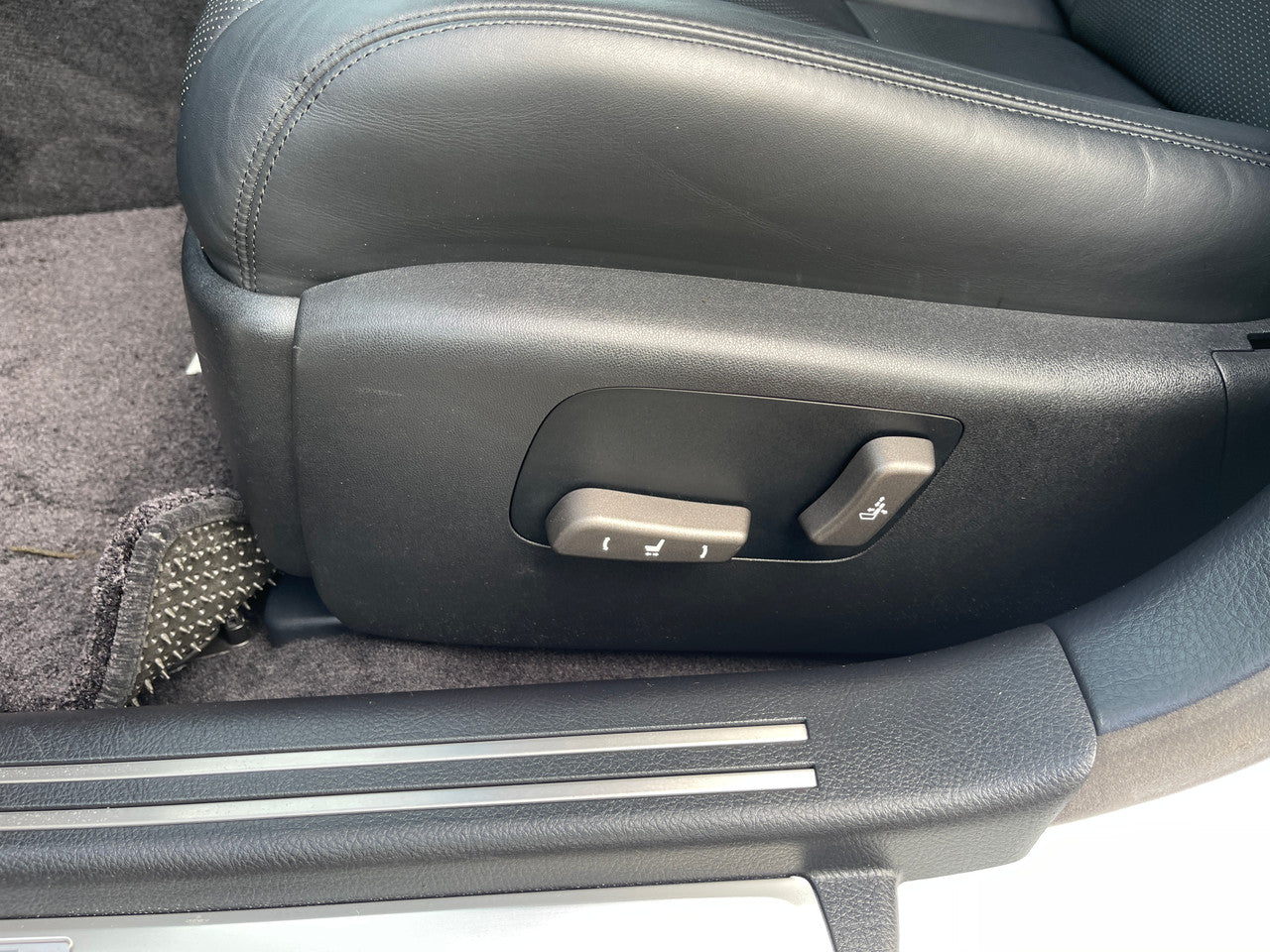 2007 Lexus LS460 V8 4.6L Version U I Package Premium Luxury Sedan, VIN 6ZZ60USF405019700 (#9700)