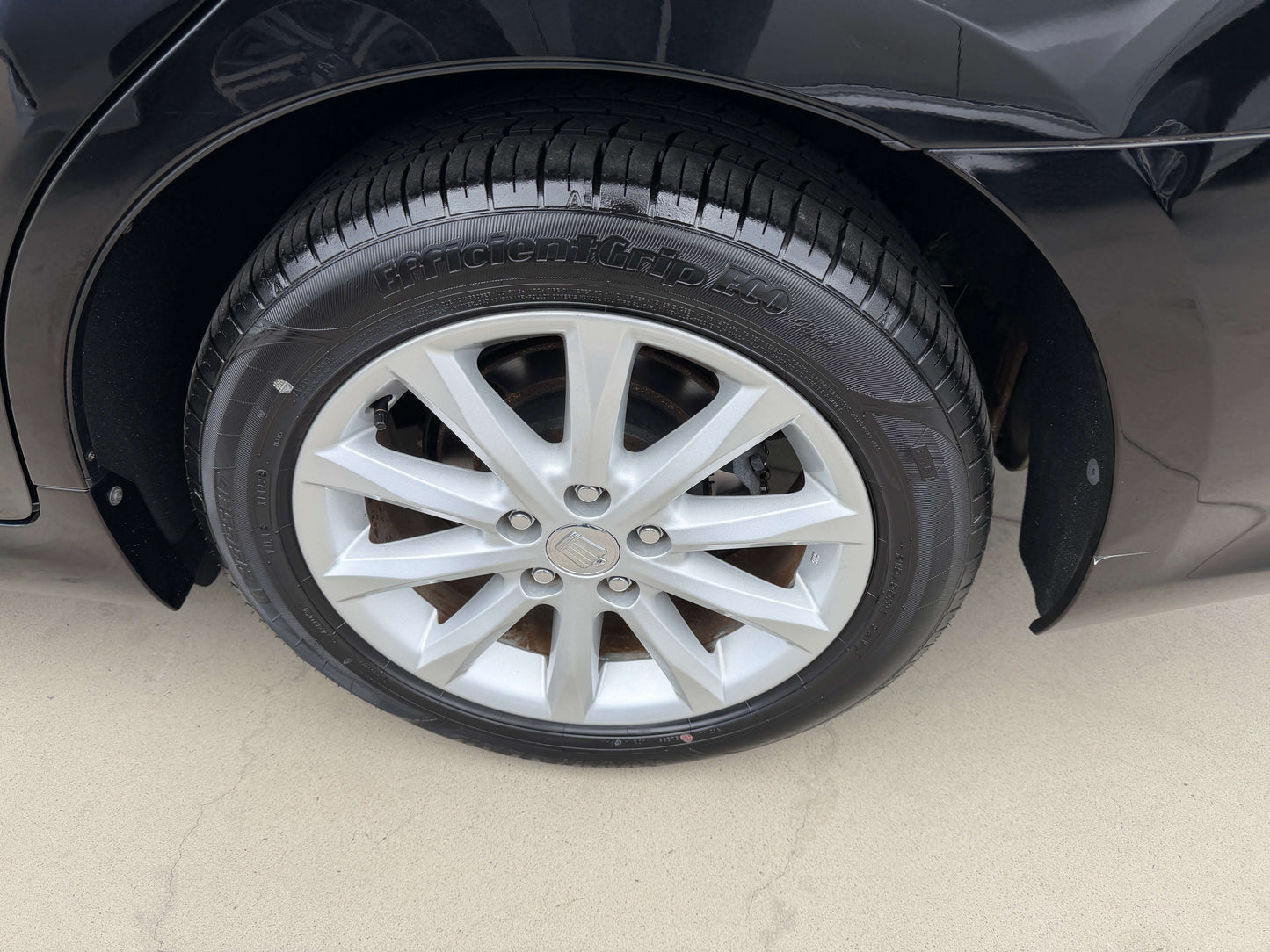 2008 Toyota Crown V6 3.0L luxury sedan alloy wheel and tire close-up, showcasing modern design and performance.