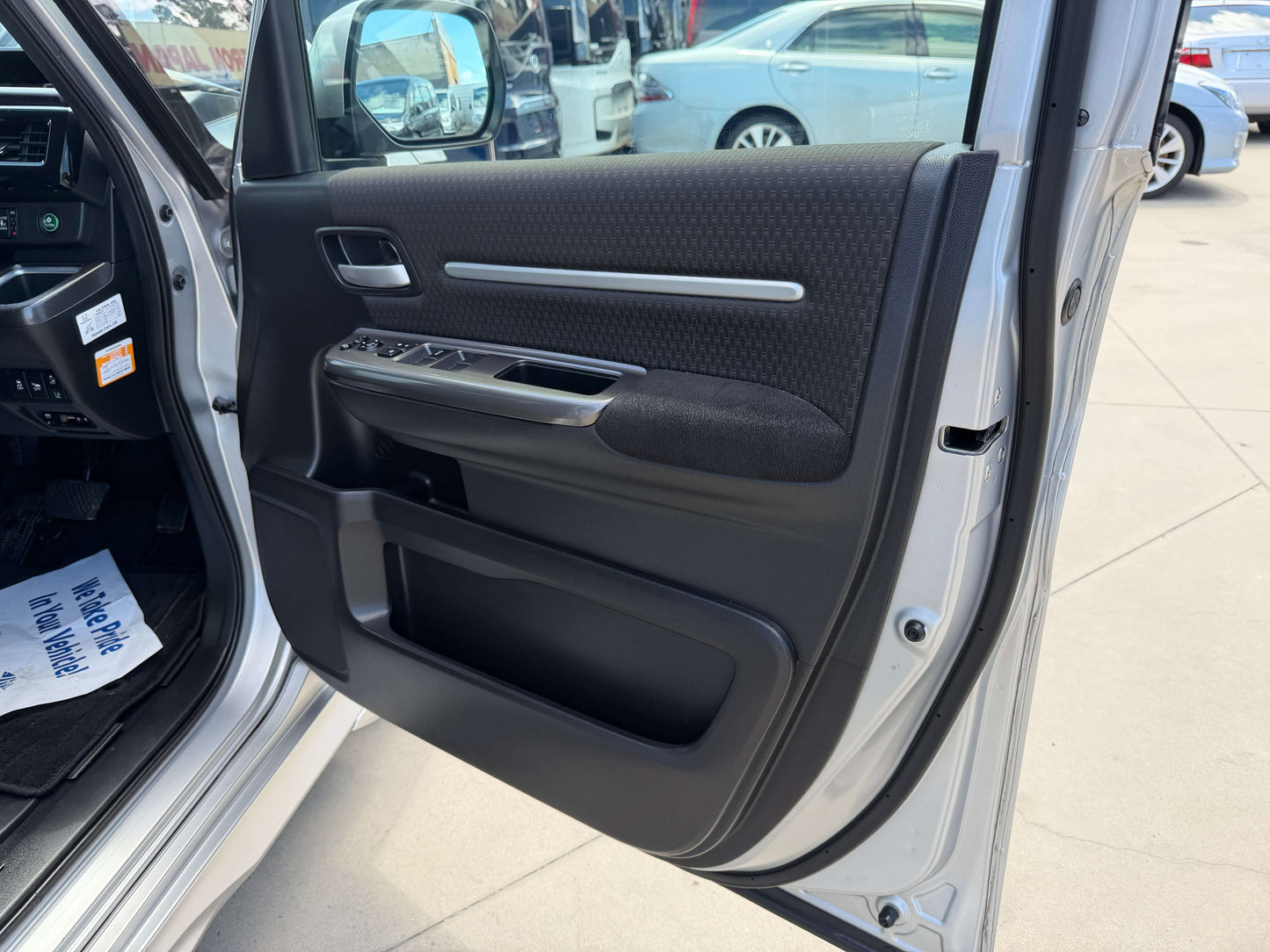 Interior view of the 2019 Honda Honda Stepwgn 2.0 Spada Hybrid door showing the door handle and controls.