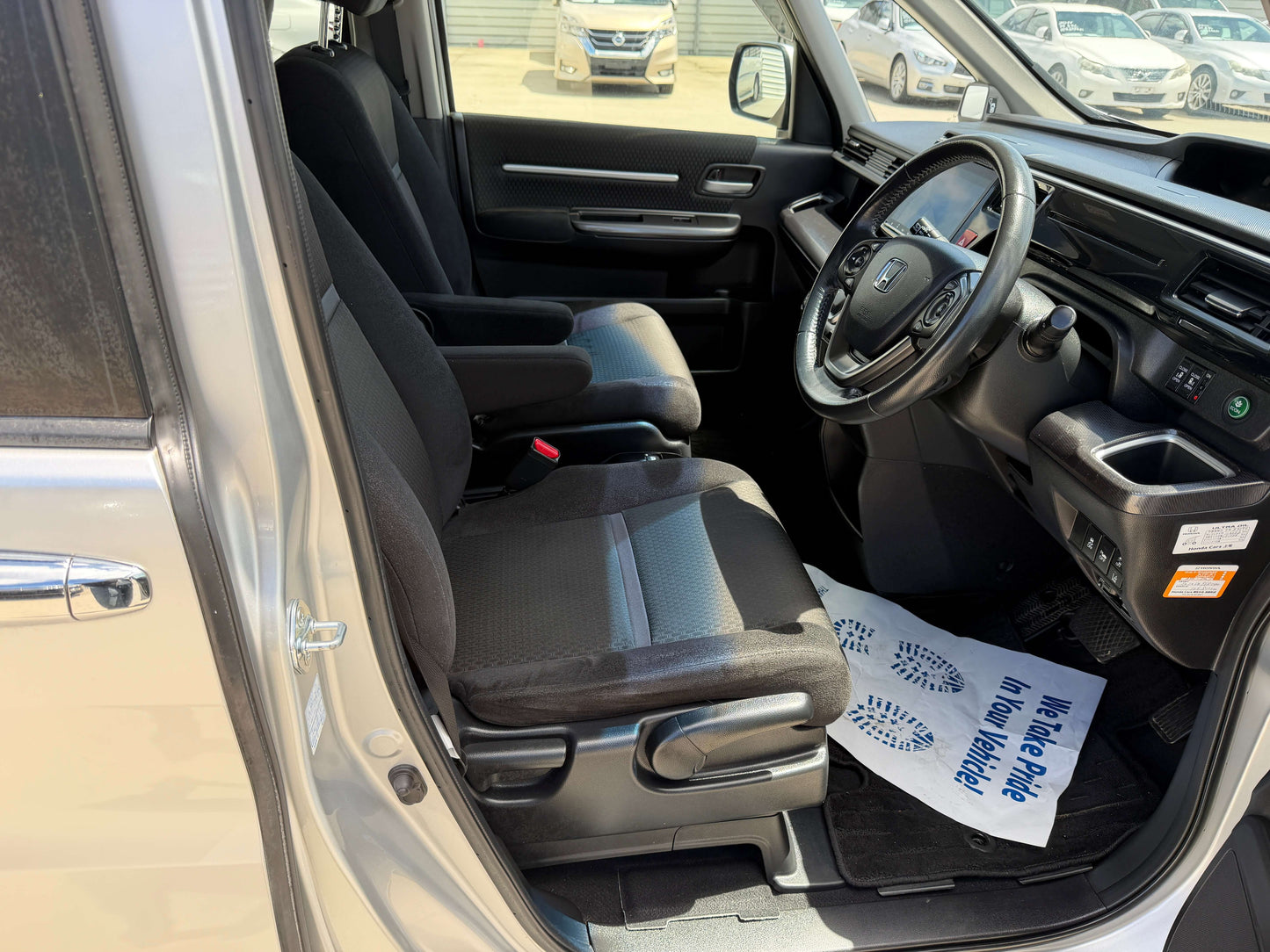 Interior view of the 2019 Honda Honda Stepwgn 2.0 Spada Hybrid G Honda Sensing showcasing front seats.