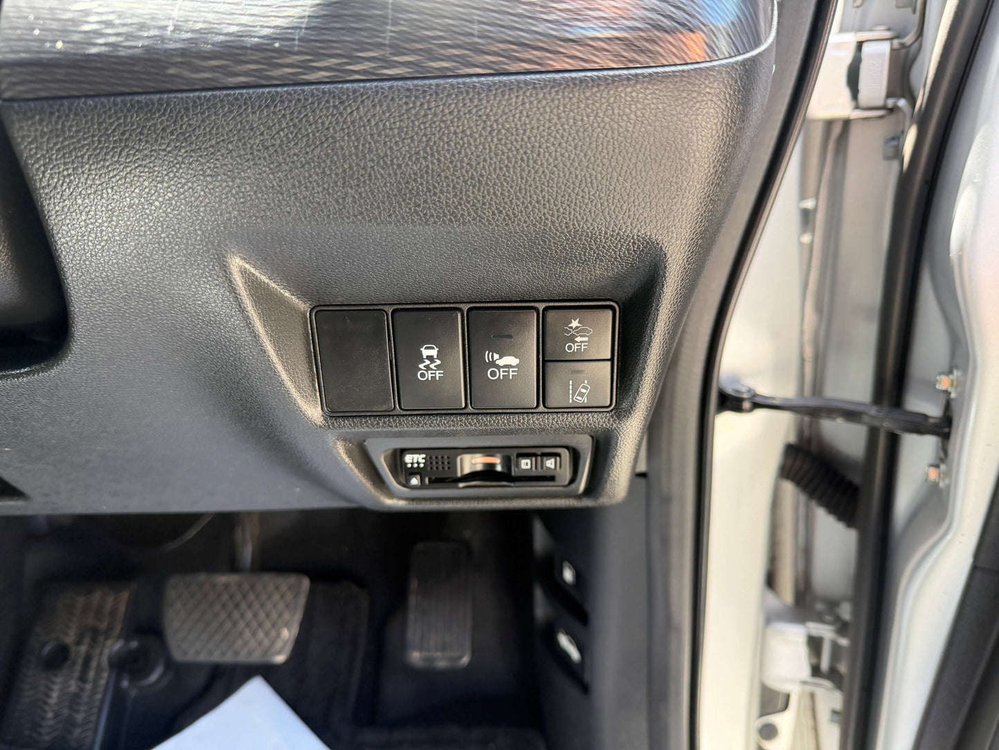 Interior controls of a 2019 Honda Honda Stepwgn 2.0 Spada Hybrid including buttons for various functions.