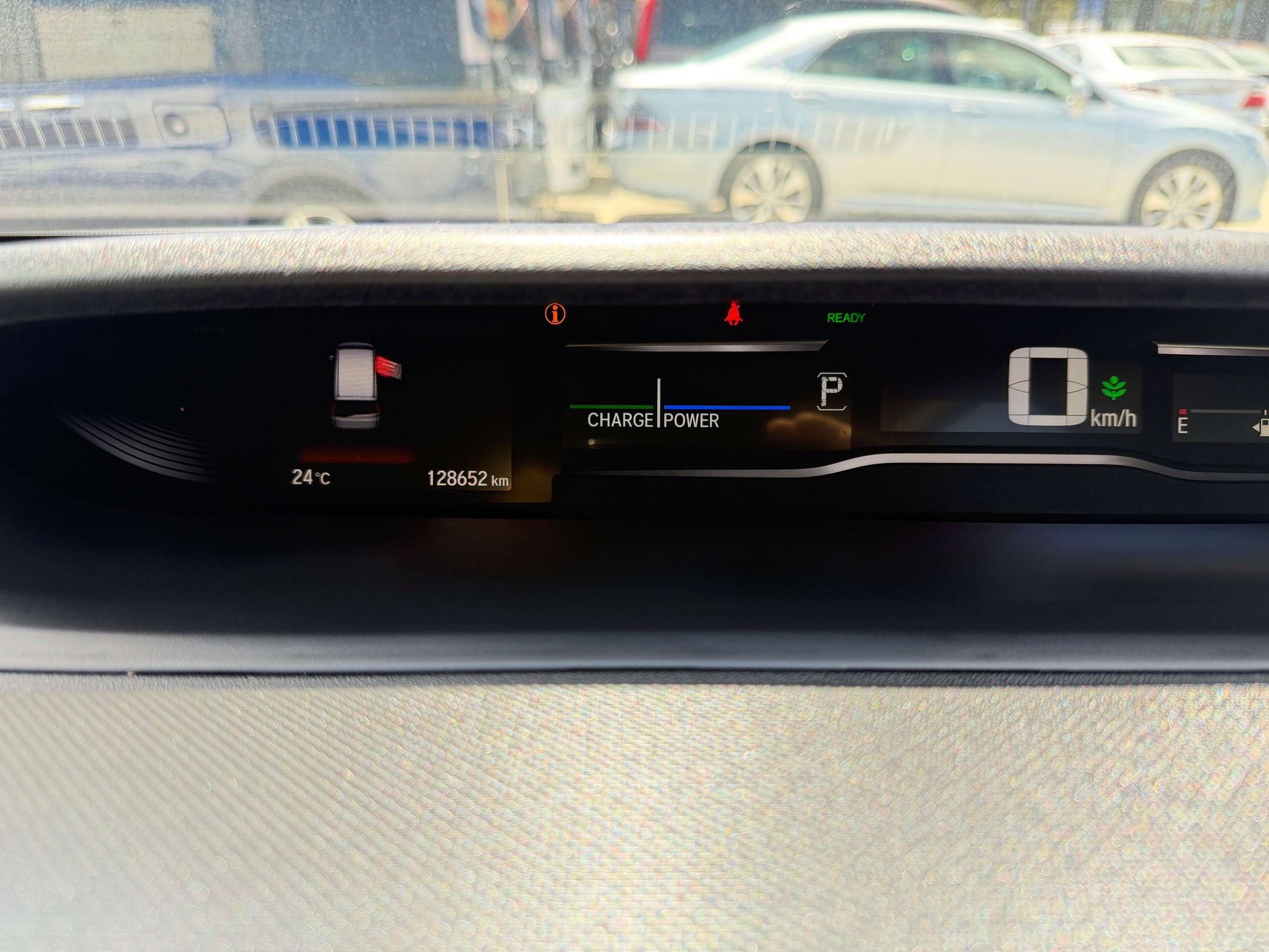 2019 Honda Honda Stepwgn 2.0 Spada Hybrid dashboard display showing charge power and kilometer reading at 128,652 km.