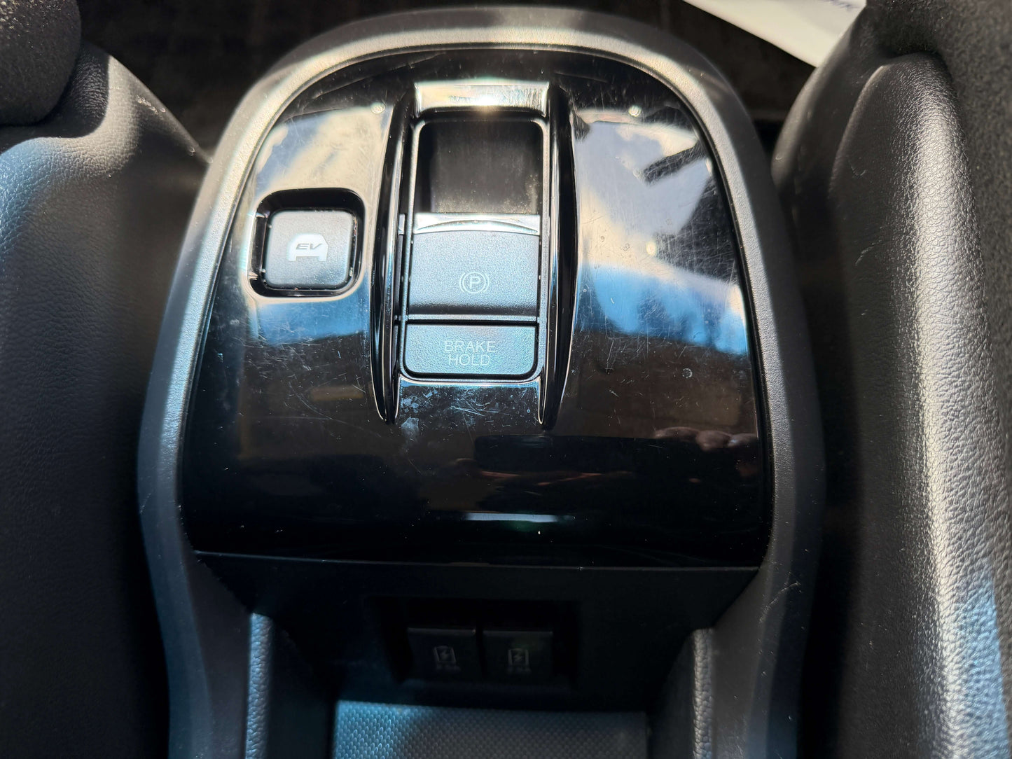 Interior view of the 2019 Honda Honda Stepwgn 2.0 Spada Hybrid gear shift buttons and controls.