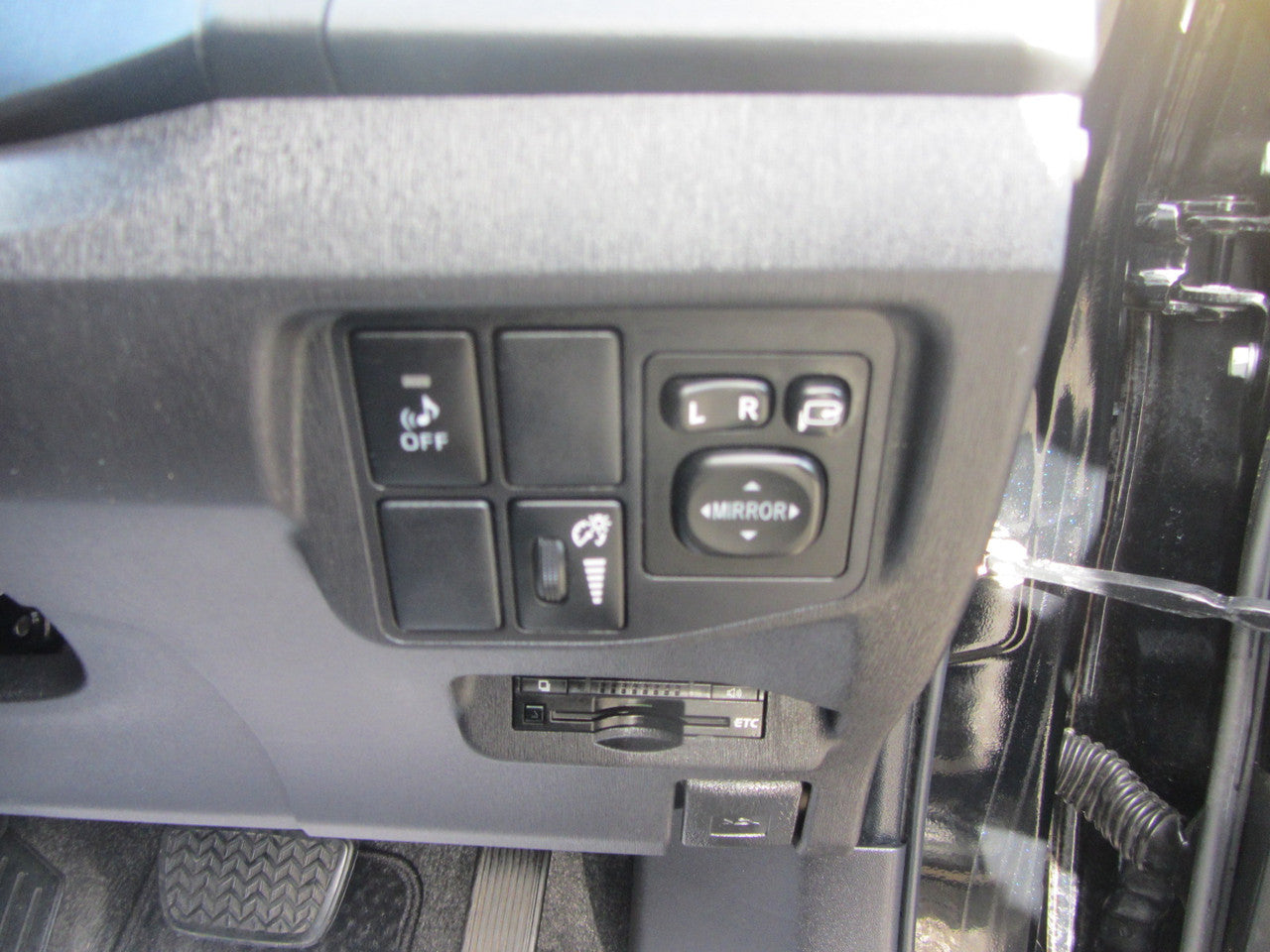 2012 Toyota Prius Plug-In Hybrid 1.8L G-Edition 5 seater, VIN 6ZZC0ZVW353012895 (#2895)