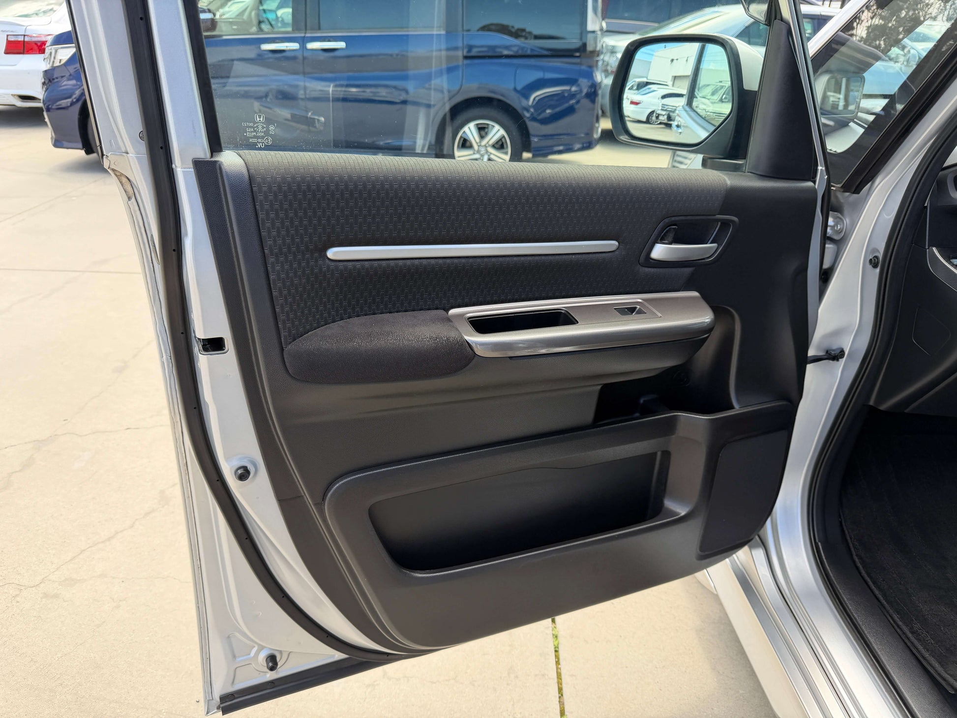 2019 Honda Honda Stepwgn 2.0 Spada Hybrid G Honda Sensing door panel interior view