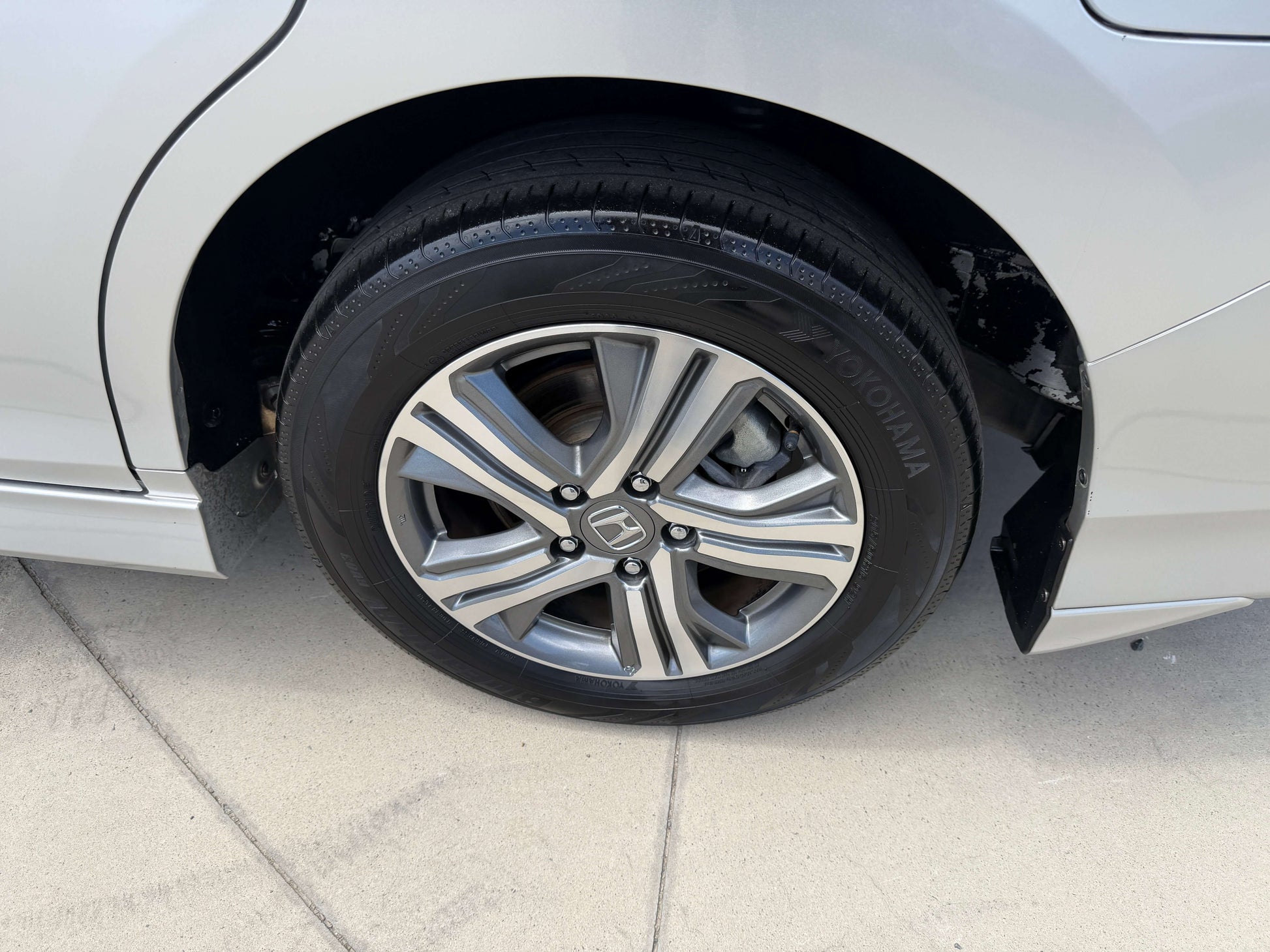 2019 Honda Honda Stepwgn 2.0 Spada Hybrid wheel close-up showing the tire and alloy rim.