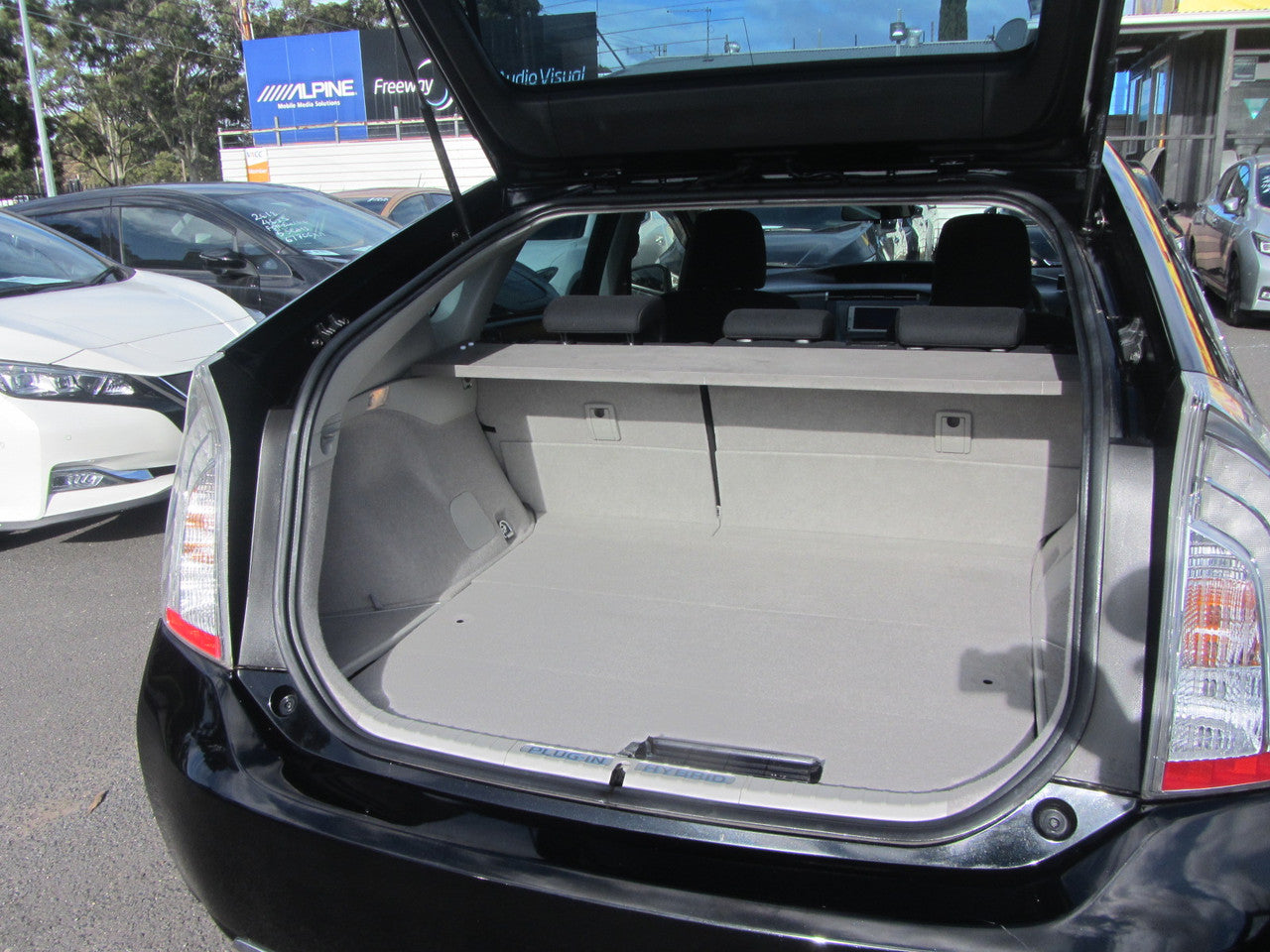 2012 Toyota Prius Plug-In Hybrid 1.8L G-Edition 5 seater, VIN 6ZZC0ZVW353012895 (#2895)