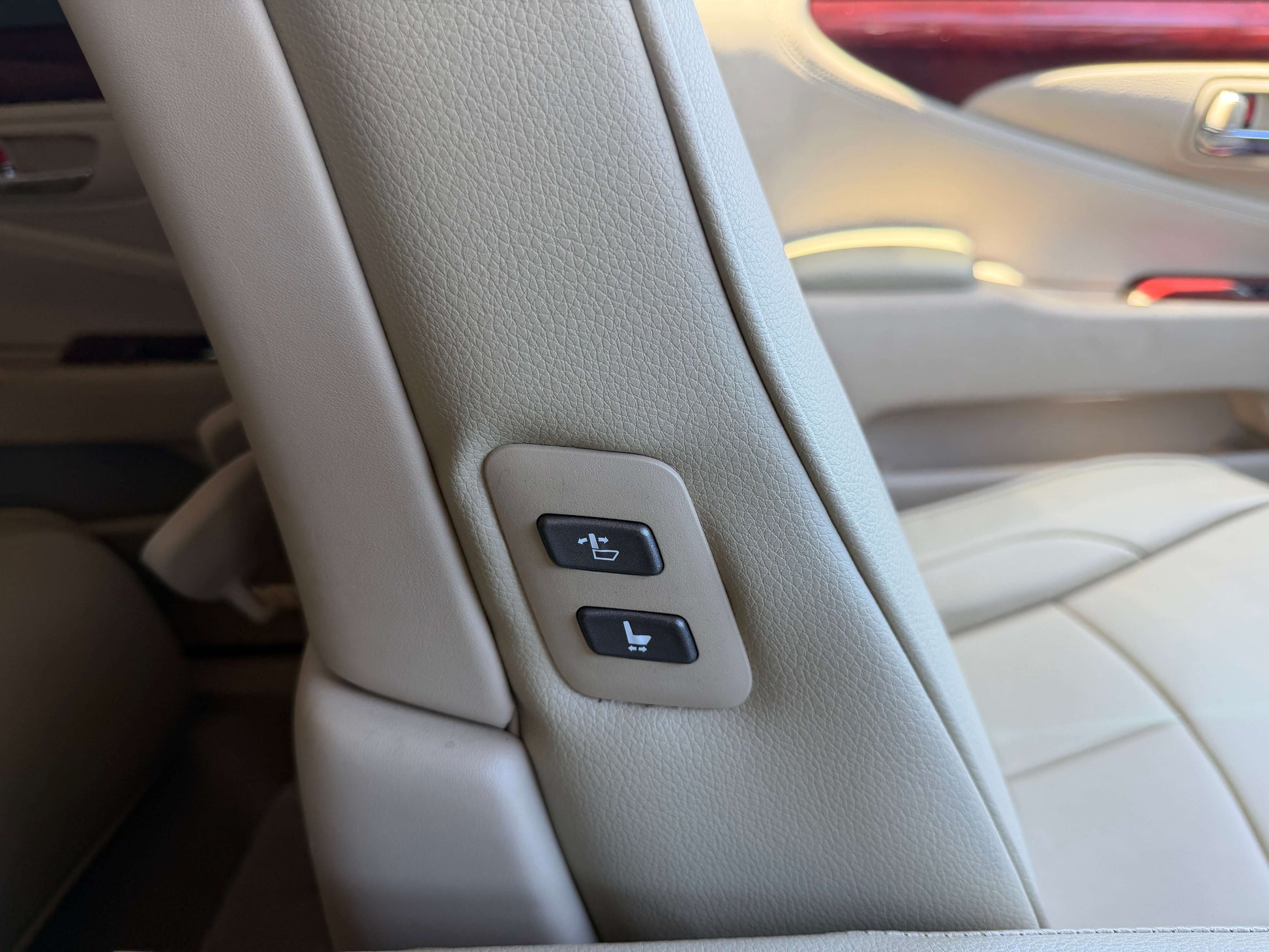 2007 Lexus LS600h AWD V8 5.0L Hybrid luxury sedan interior seat adjustment controls.