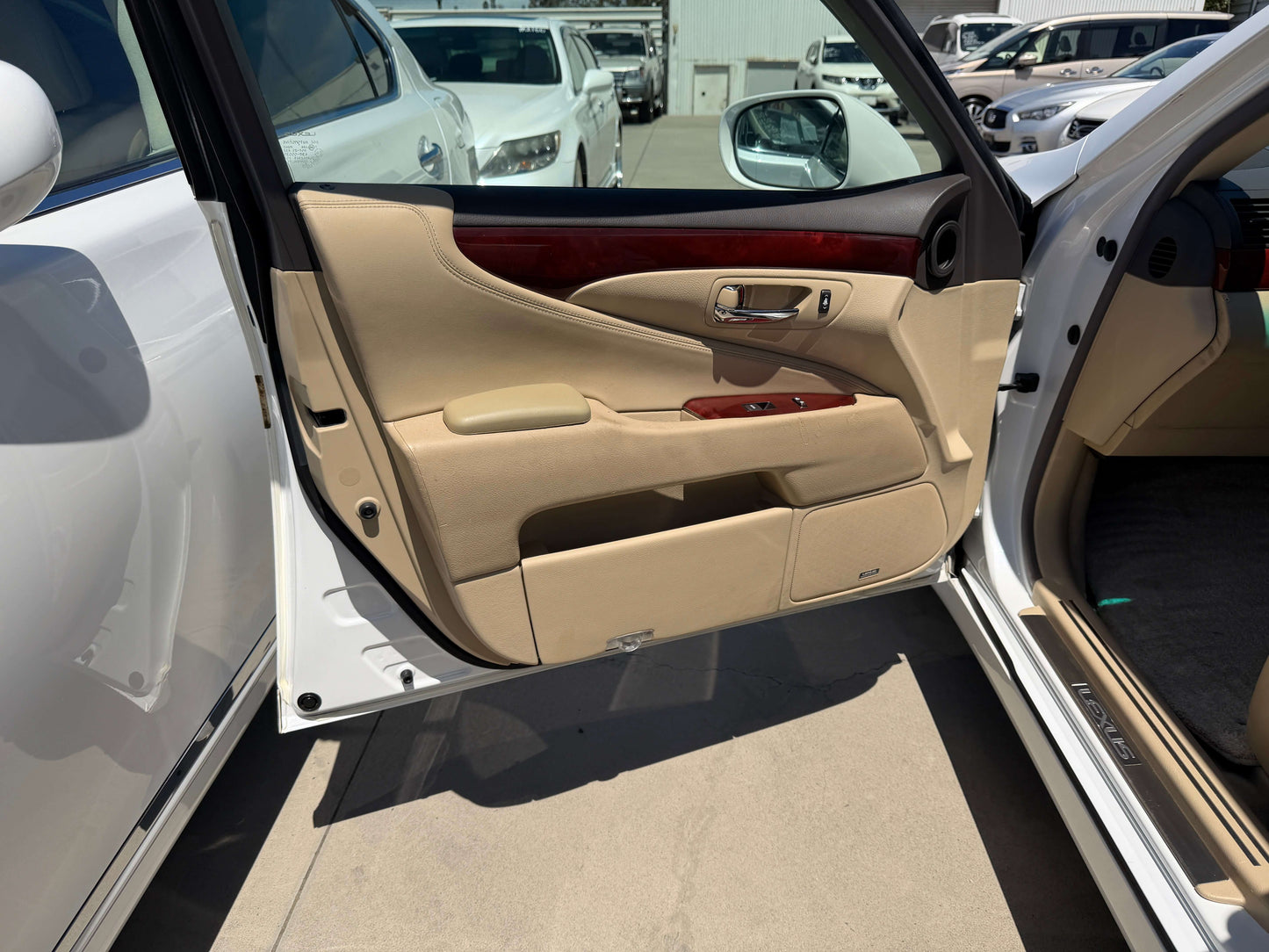 Interior door view of 2007 Lexus LS600h AWD V8 5.0L Hybrid Luxury Sedan showcasing luxurious features.