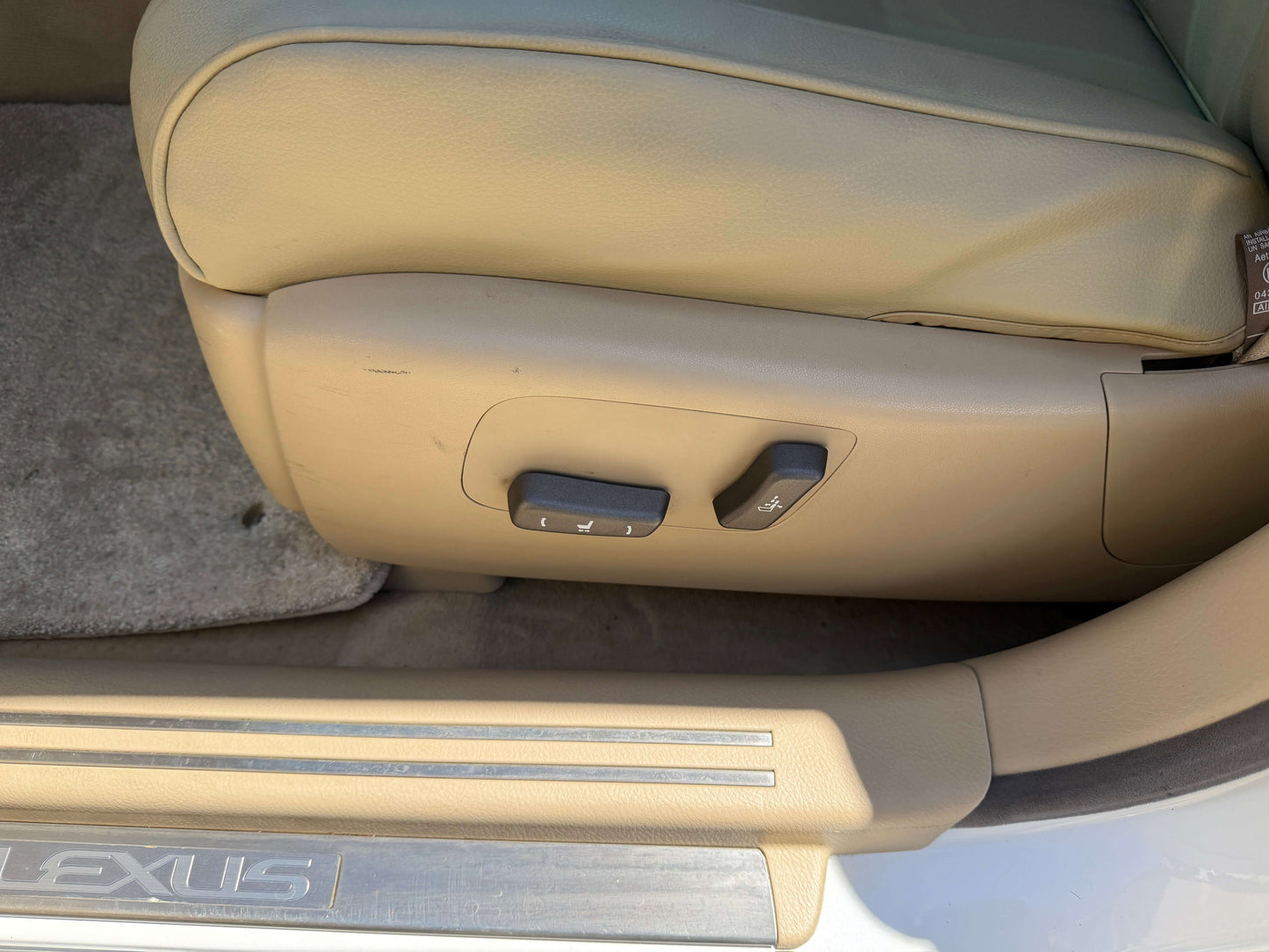 Interior control panel of 2007 Lexus LS600h AWD V8 5.0L Hybrid luxury sedan seat adjustments.