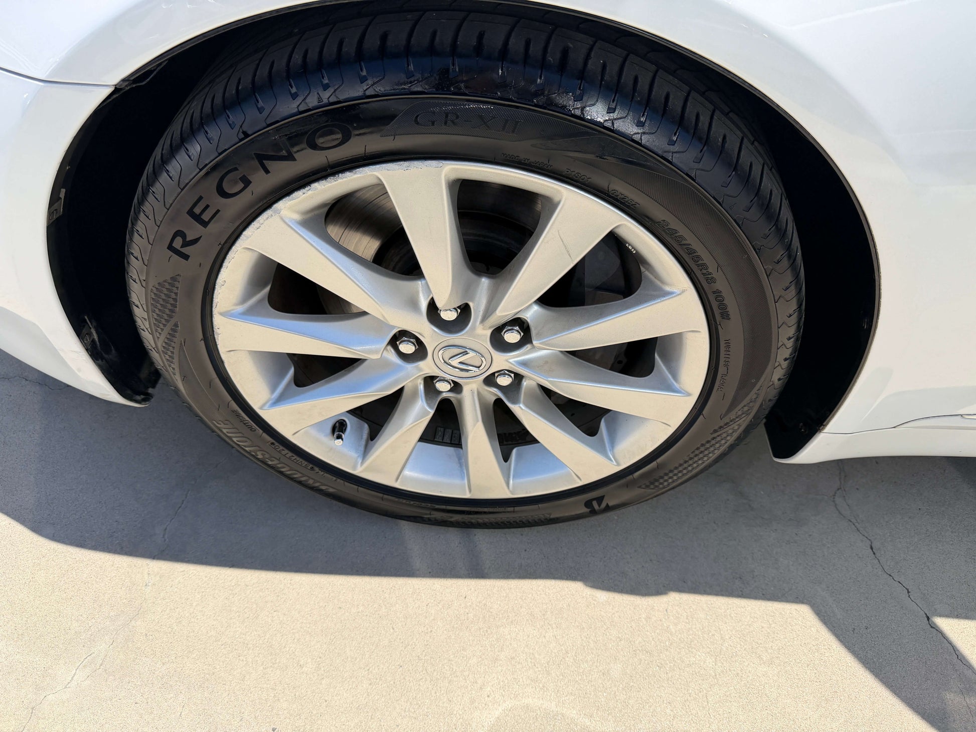 2007 Lexus LS600h AWD V8 5.0L Hybrid stunning wheel and tire close-up.