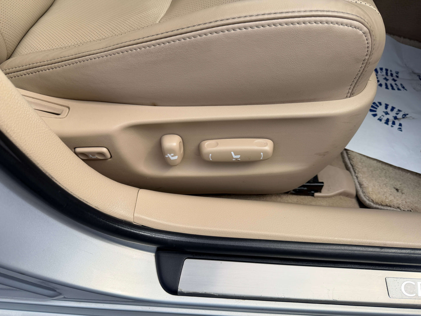 2010 Toyota Crown V6 3.0L luxury sedan seat adjustment controls interior detail.