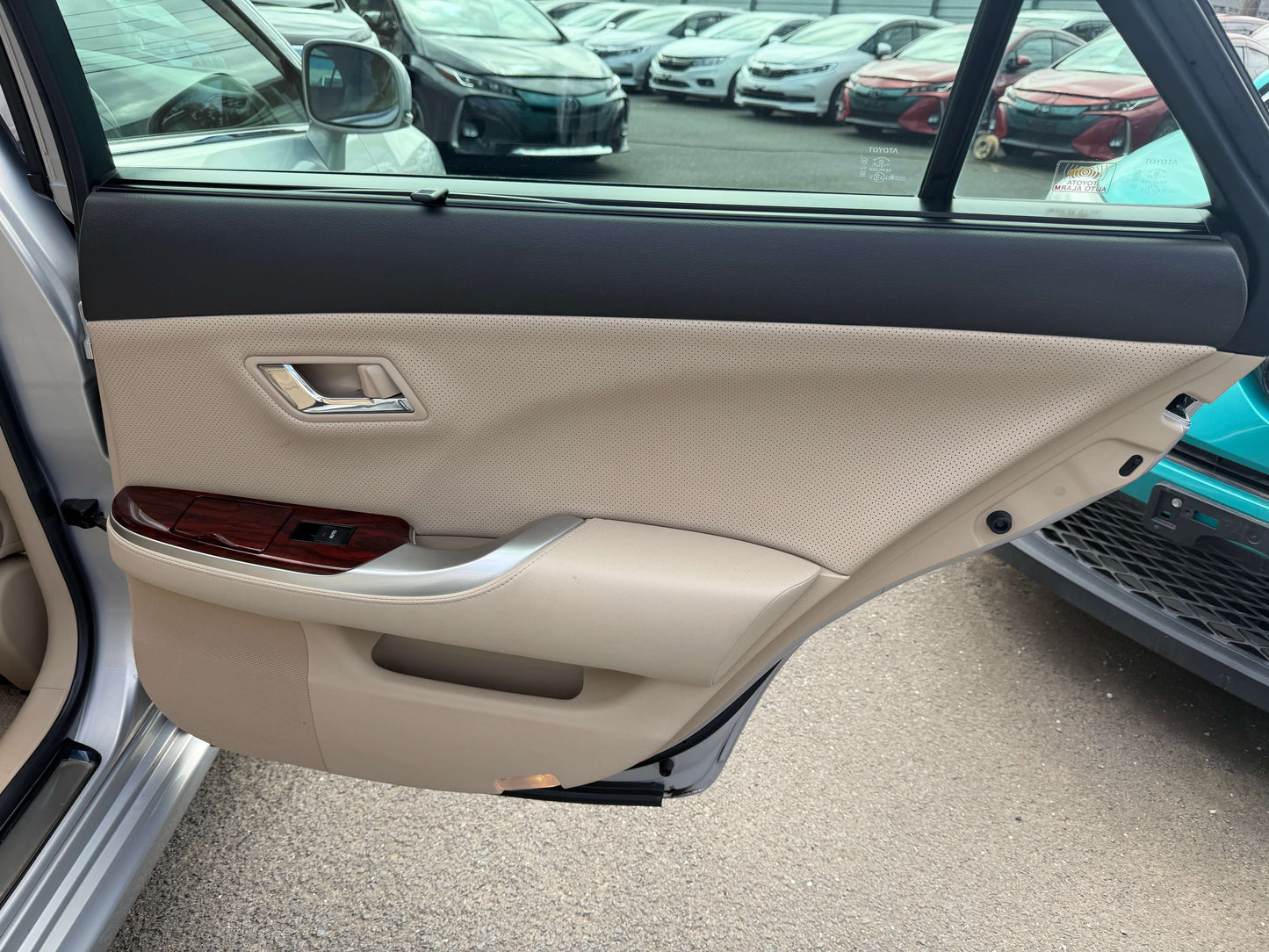 Interior door panel of a 2010 Toyota Crown V6 3.0L Royal Saloon G Edition Luxury Sedan showcasing design details.