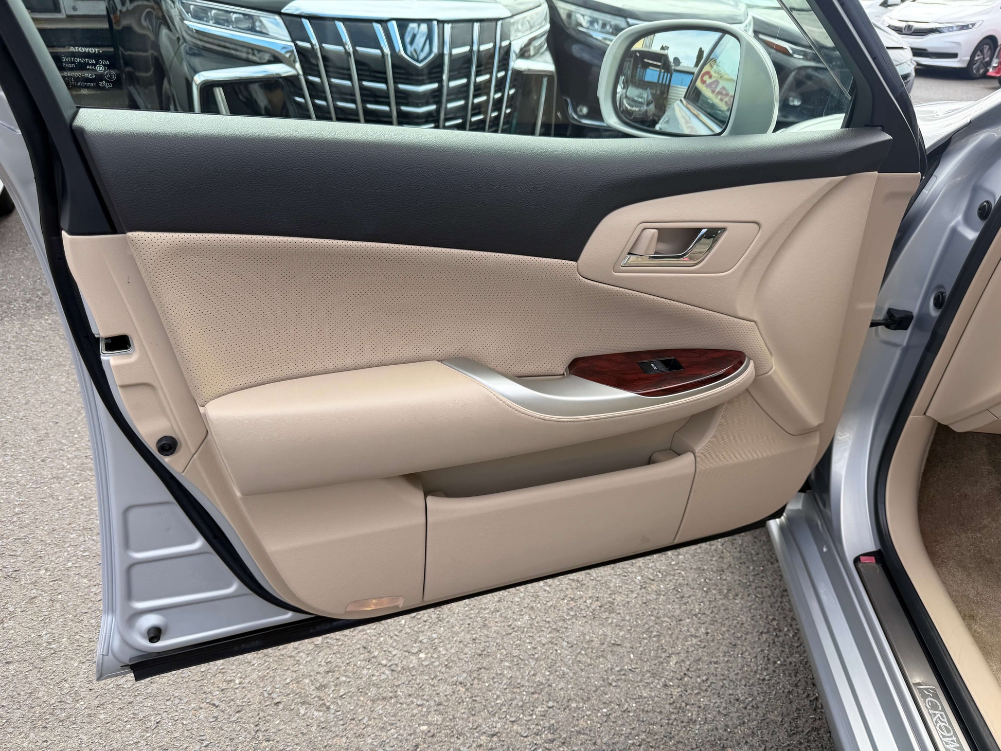 Interior view of 2010 Toyota Crown V6 3.0L Royal Saloon G Edition luxury sedan door panel.
