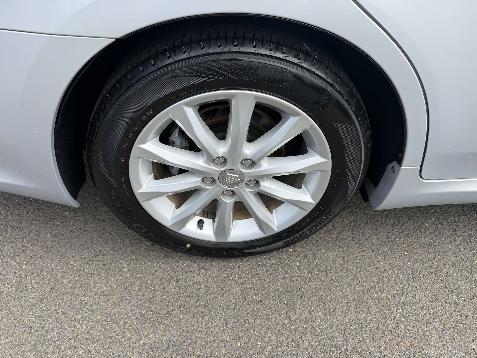 Close-up of 2010 Toyota Crown V6 3.0L luxury sedan tire and wheel design.