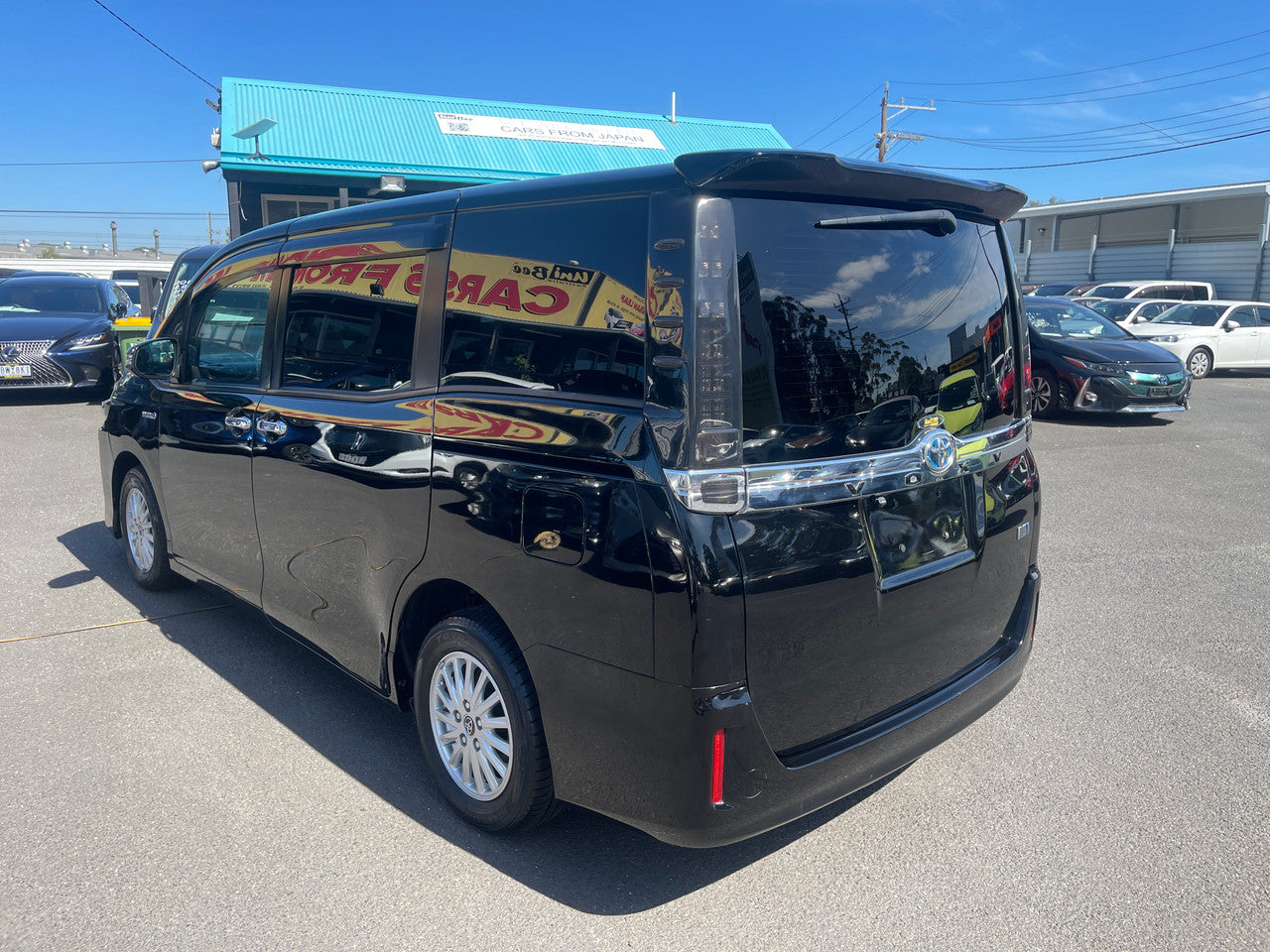 2014 Toyota Voxy 1.8L  Hybrid V Premium Edition 7 seater, VIN 6ZZE0ZWR800058445 (#8445)