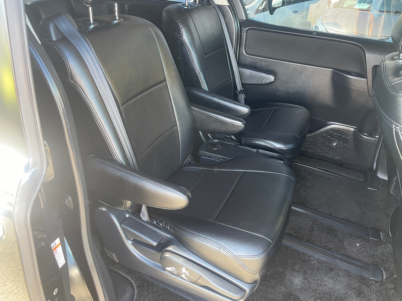 2014 Toyota Voxy 1.8L  Hybrid V Premium Edition 7 seater, VIN 6ZZE0ZWR800058445 (#8445)