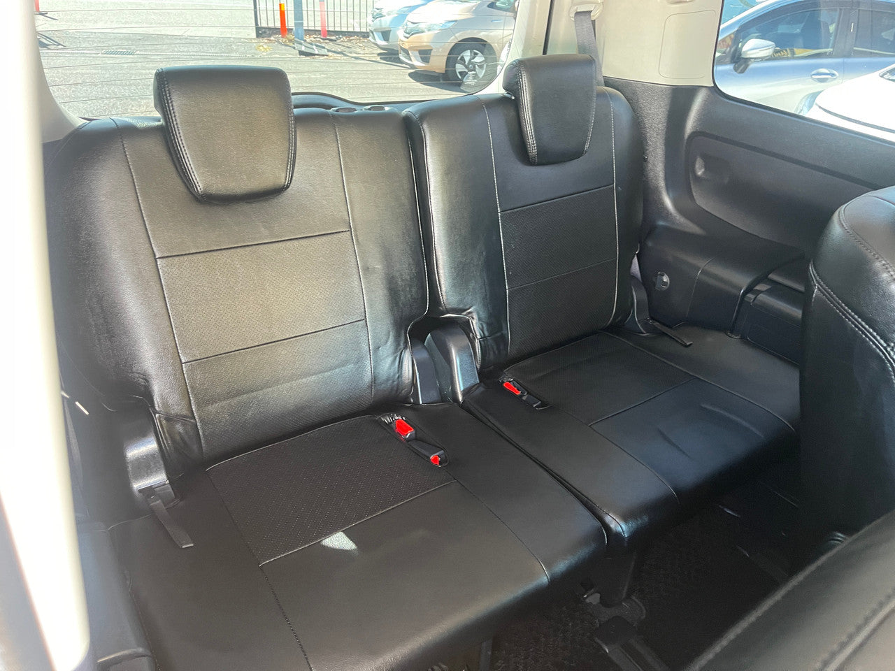 2014 Toyota Voxy 1.8L  Hybrid V Premium Edition 7 seater, VIN 6ZZE0ZWR800058445 (#8445)