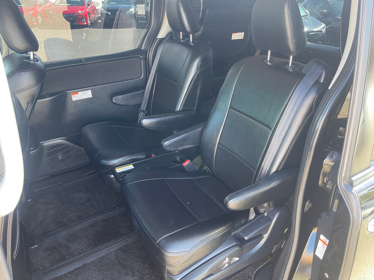 2014 Toyota Voxy 1.8L  Hybrid V Premium Edition 7 seater, VIN 6ZZE0ZWR800058445 (#8445)