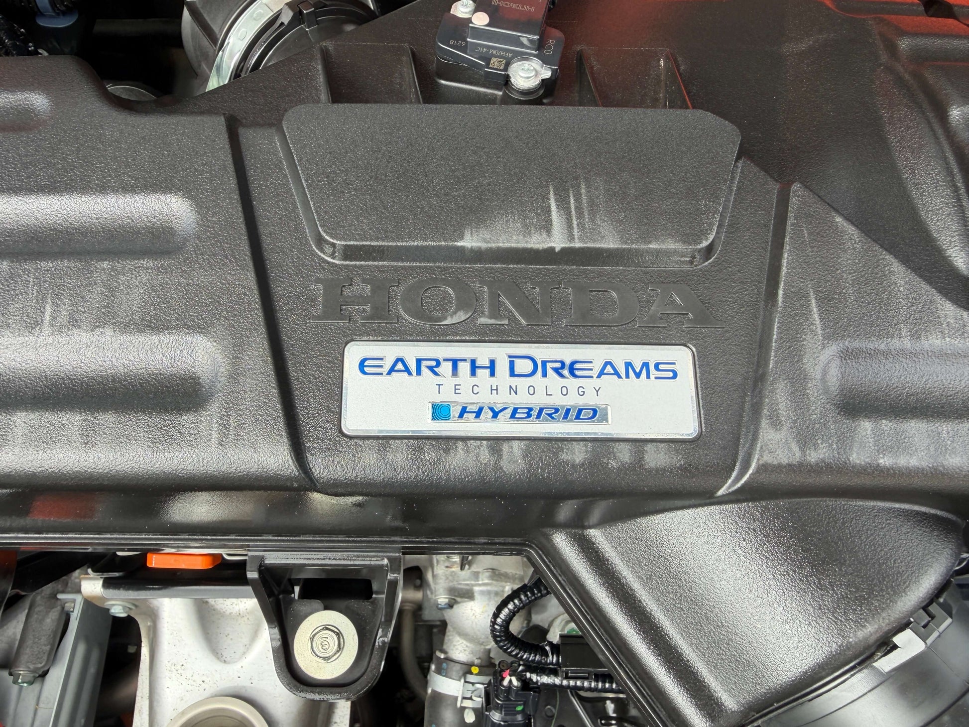 Honda Earth Dreams Technology Hybrid engine cover in 2016 Honda Odyssey 2.0 Hybrid.