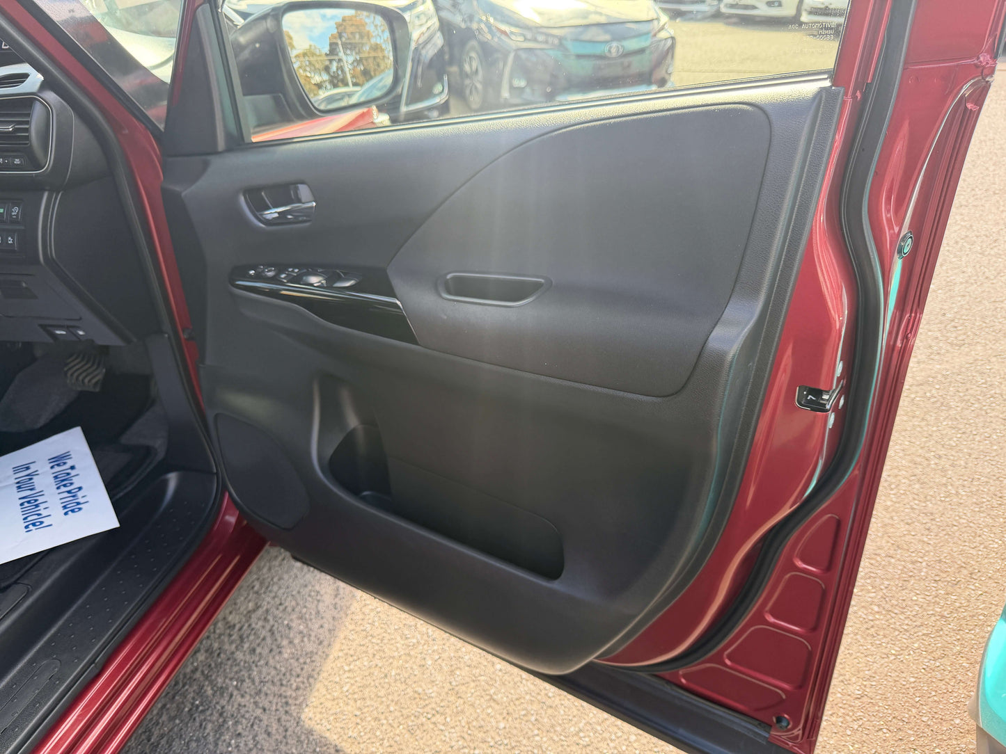 Interior view of the door panel of a 2016 Nissan Serena 2.0L S-Hybrid Highway Star, showcasing modern design and features.