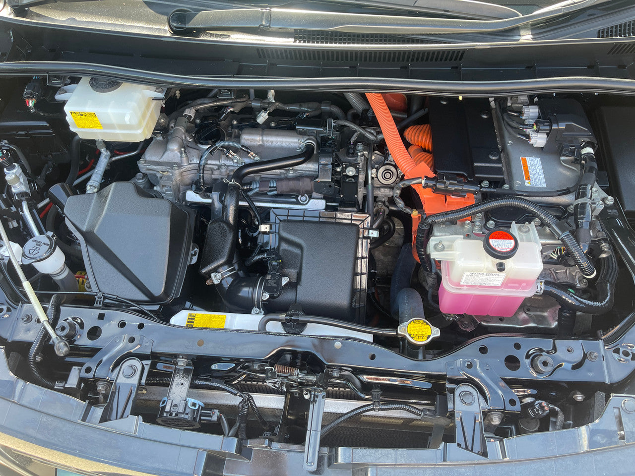2014 Toyota Voxy 1.8L  Hybrid V Premium Edition 7 seater, VIN 6ZZE0ZWR800058445 (#8445)