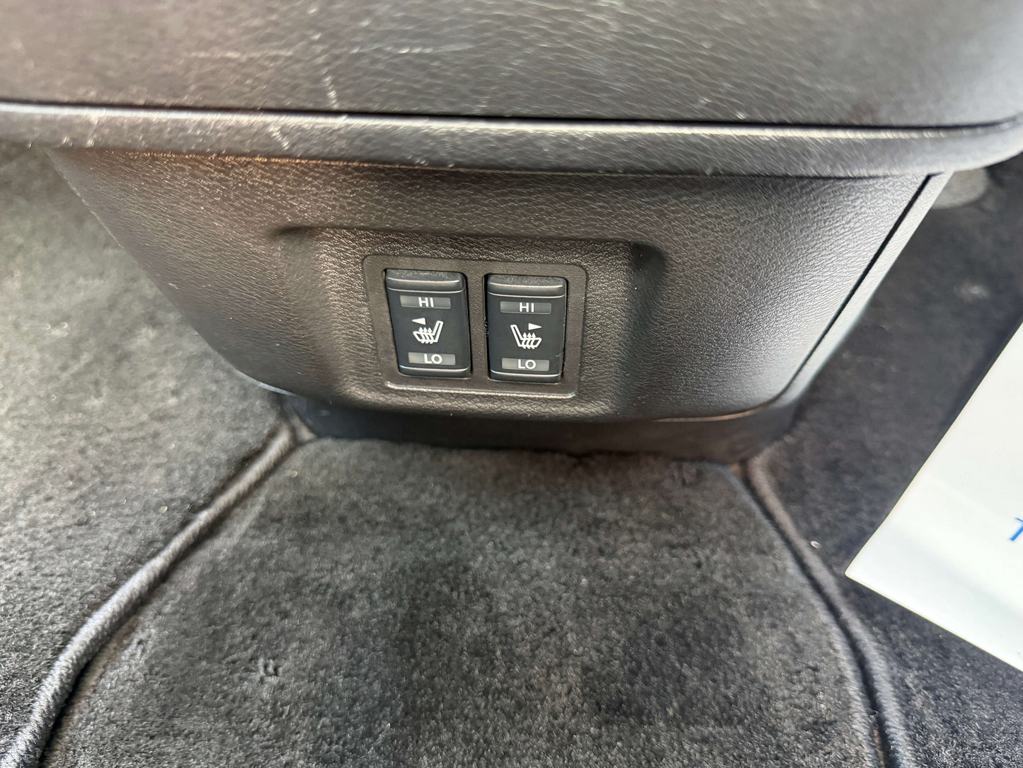 2016 Nissan Serena 2.0L S-Hybrid Highway Star Edition seat heating control switches