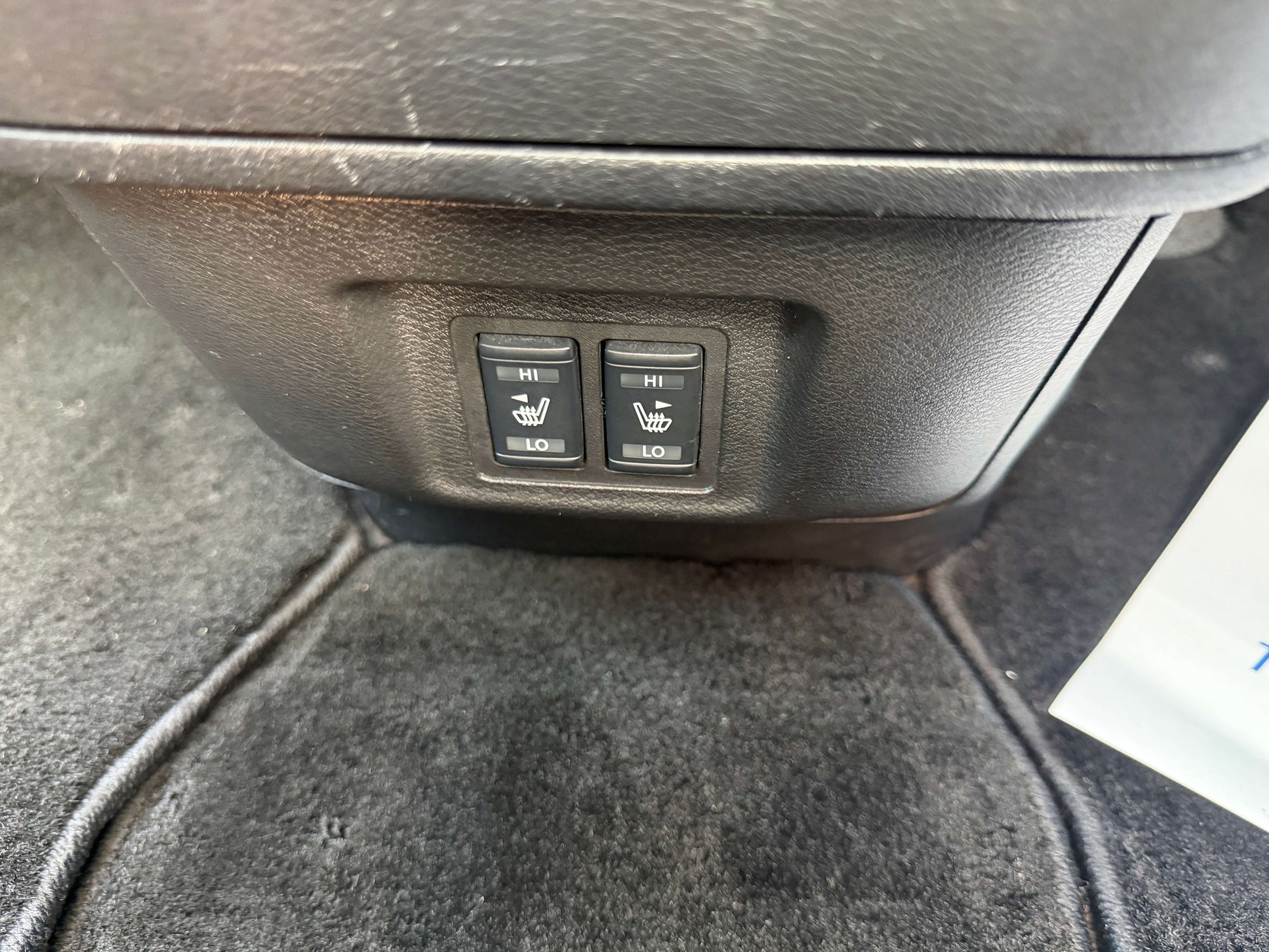 2016 Nissan Serena 2.0L S-Hybrid Highway Star Edition seat heating control switches