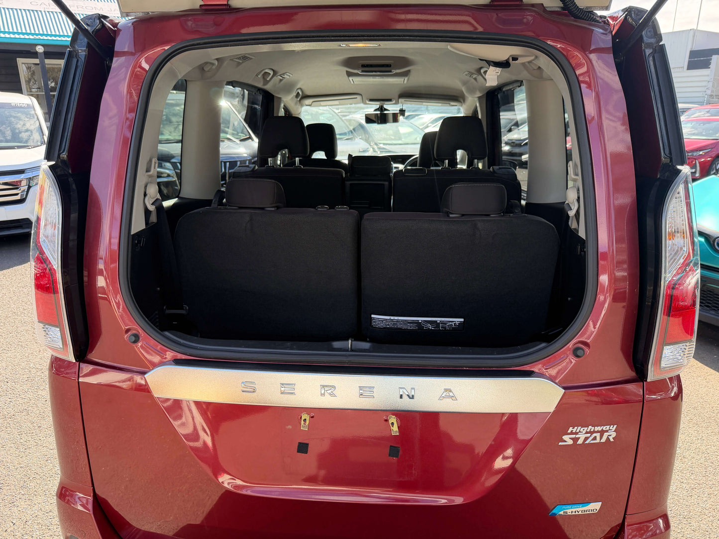 2016 Nissan Serena 2.0L S-Hybrid Highway Star Edition interior view with spacious seating for 8.