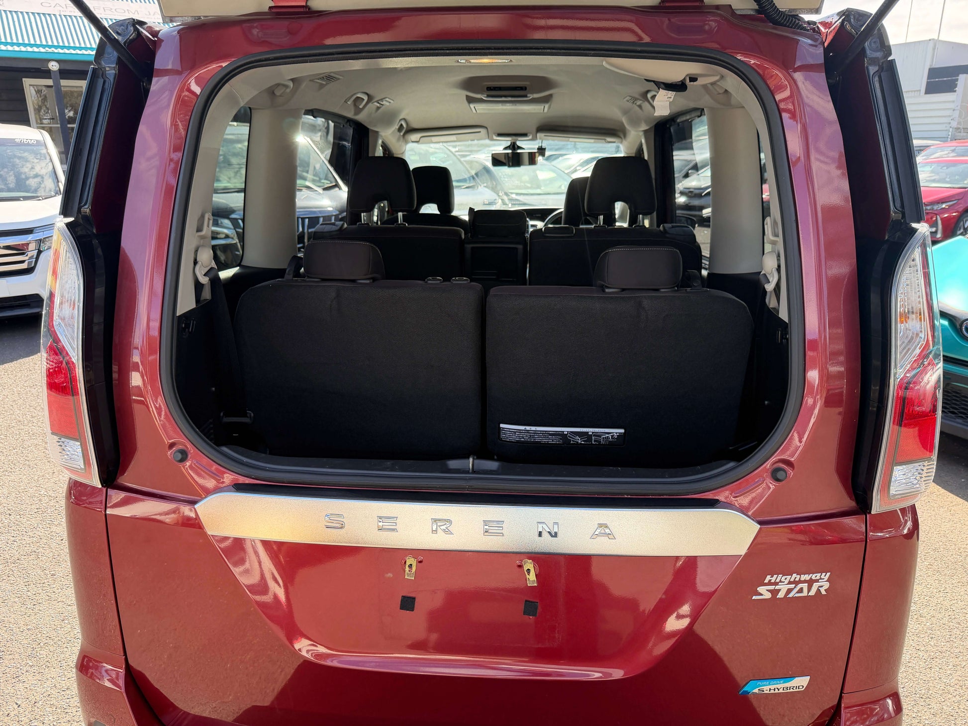 2016 Nissan Serena 2.0L S-Hybrid Highway Star Edition interior view with spacious seating for 8.