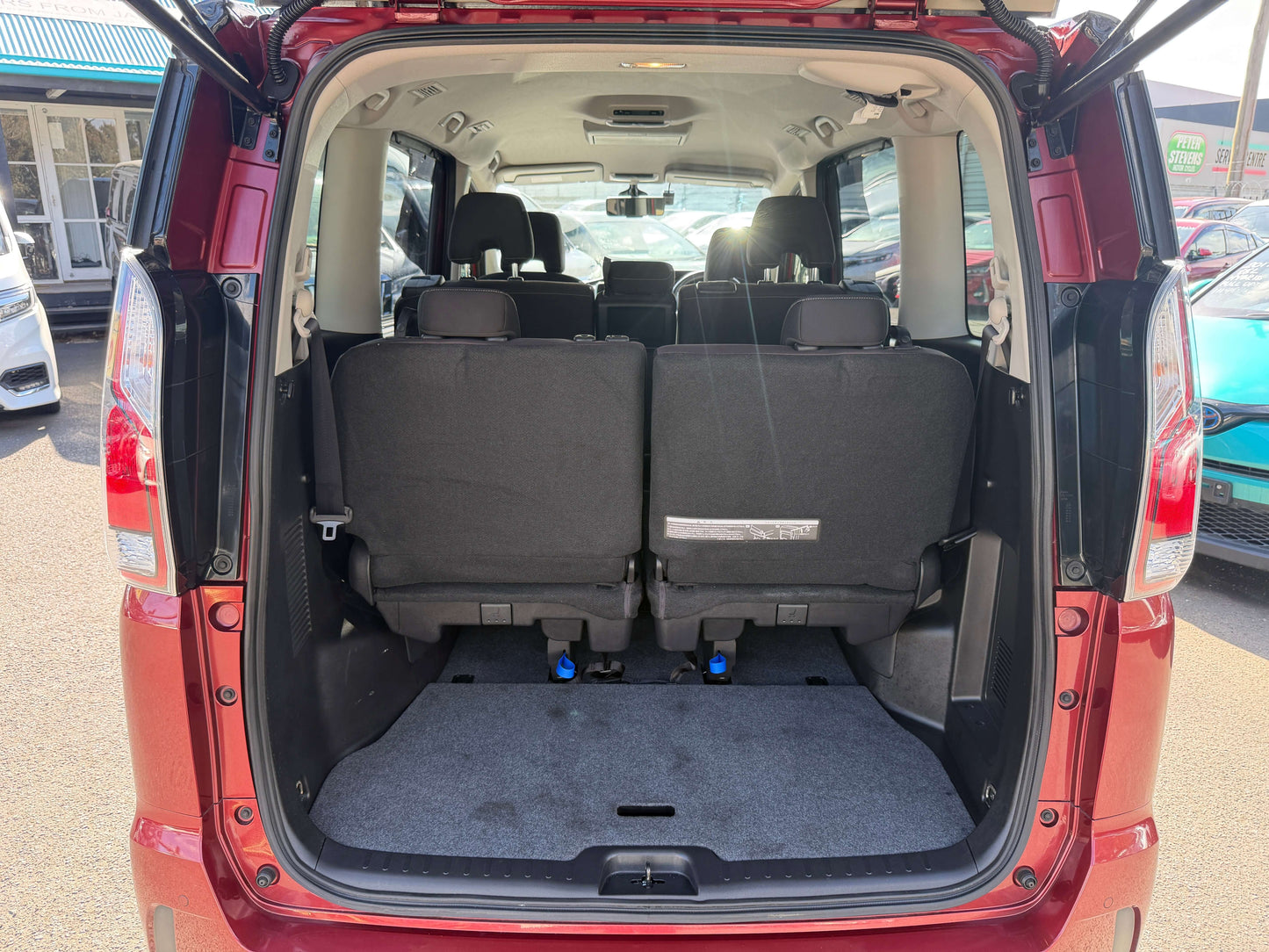 Interior view of the 2016 Nissan Serena 2.0L S-Hybrid Highway Star Edition showing 8-seat configuration.