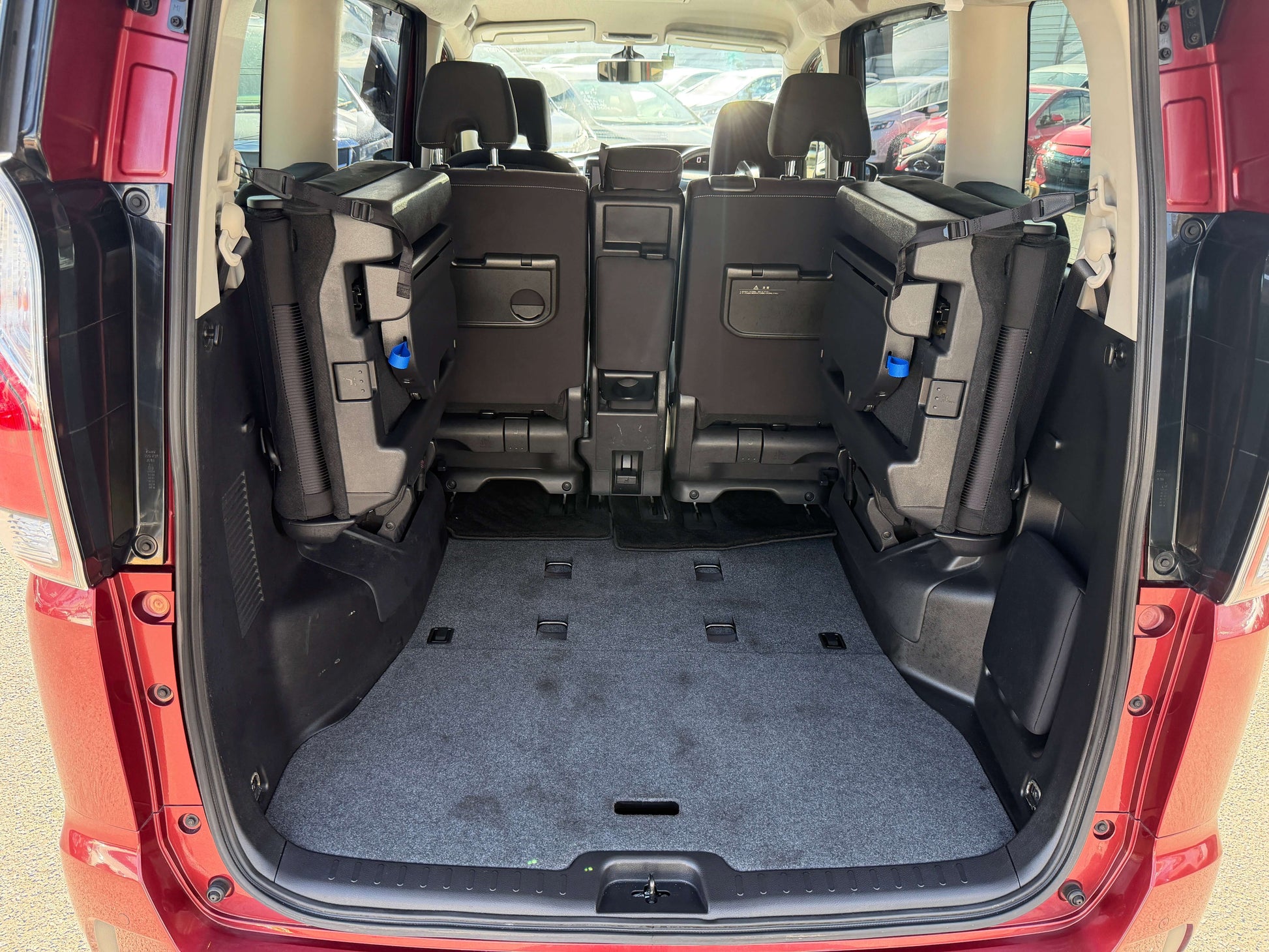 Interior view of the spacious trunk area of a 2016 Nissan Serena 2.0L S-Hybrid Highway Star with 8 seats.