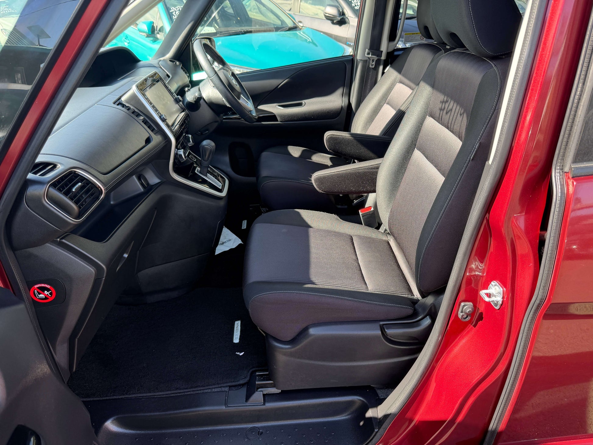 Interior view of the 2016 Nissan Serena 2.0L S-Hybrid with spacious seating for 8, showcasing modern design and comfort.
