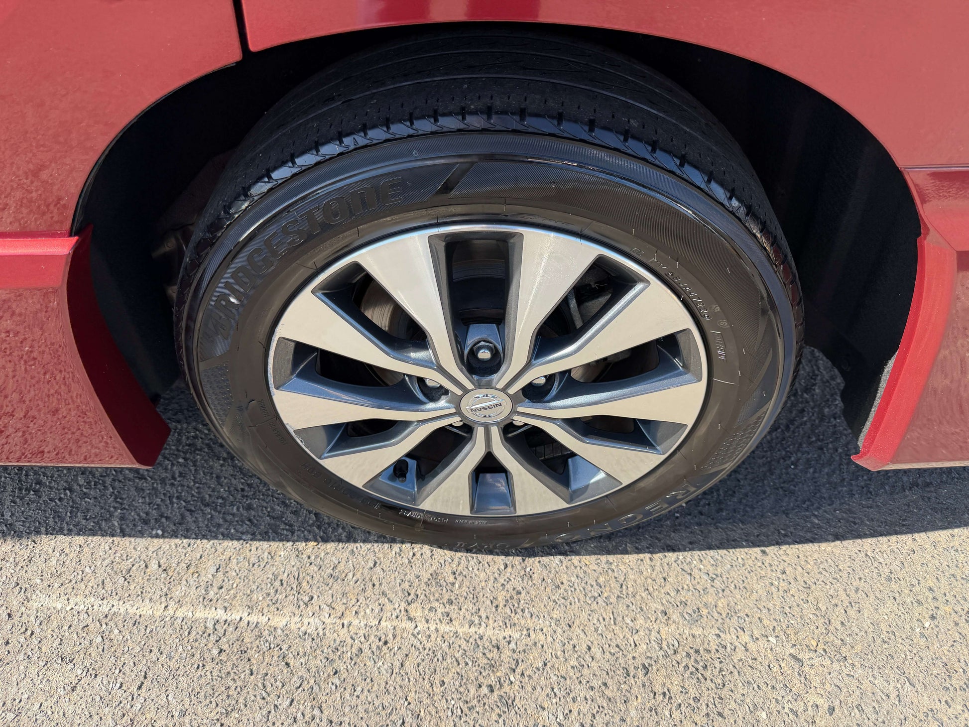 2016 Nissan Serena 2.0L S-Hybrid highway star edition wheel close-up with alloy design and new tire.