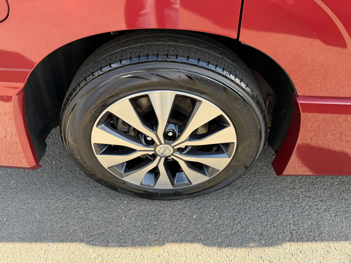 2016 Nissan Serena 2.0L S-Hybrid Highway Star Edition 8 seats wheel tire close-up