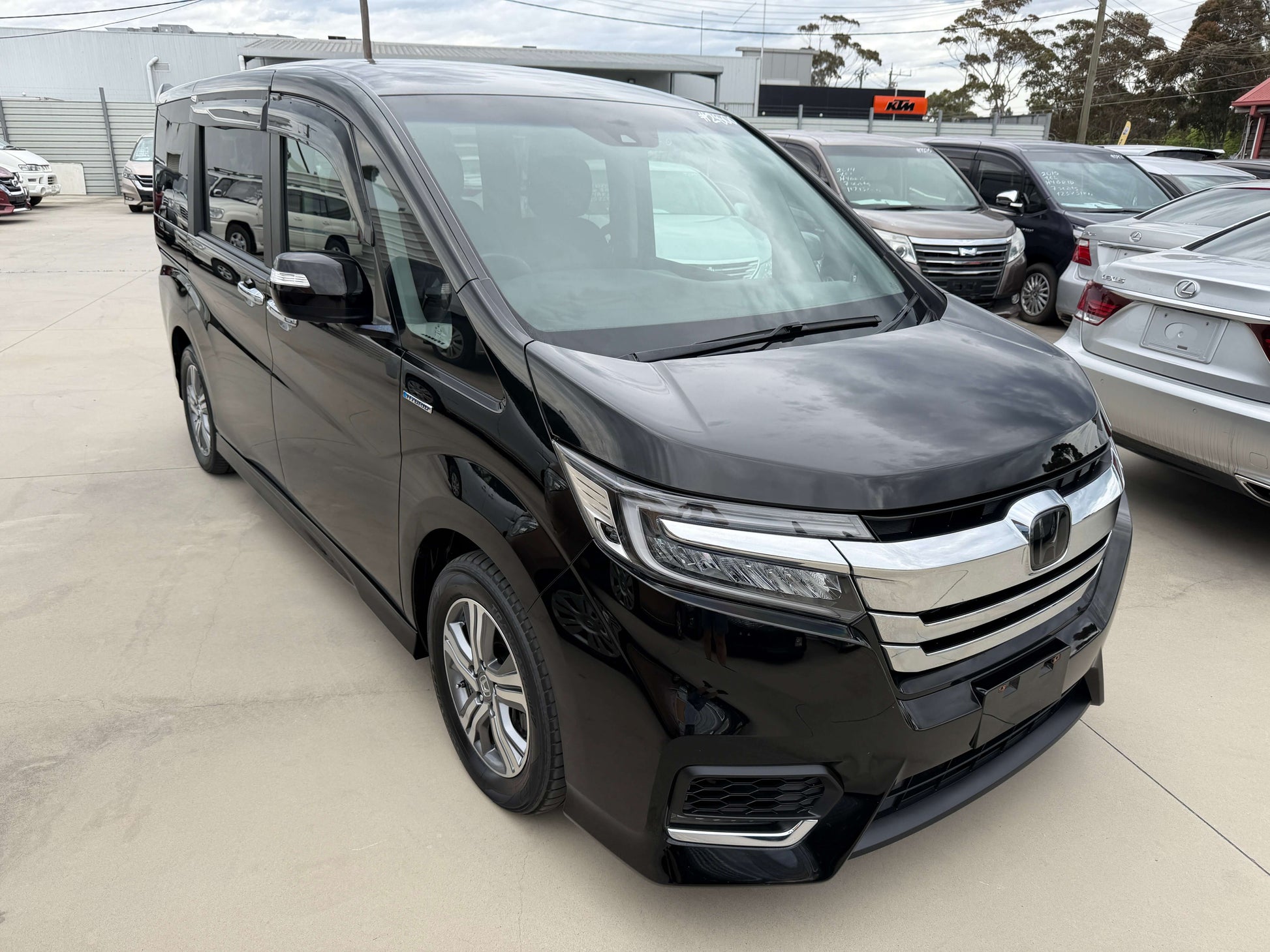 2018 Honda Stepwgn 2.0 Spada Hybrid G Honda Sensing front view parked on a lot