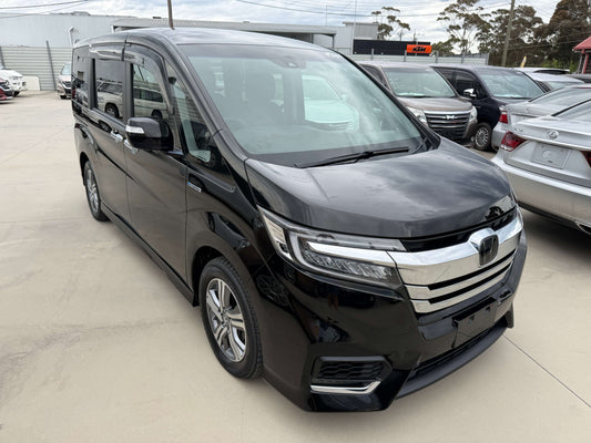 2018 Honda Stepwgn 2.0 Spada Hybrid G Honda Sensing front view parked on a lot