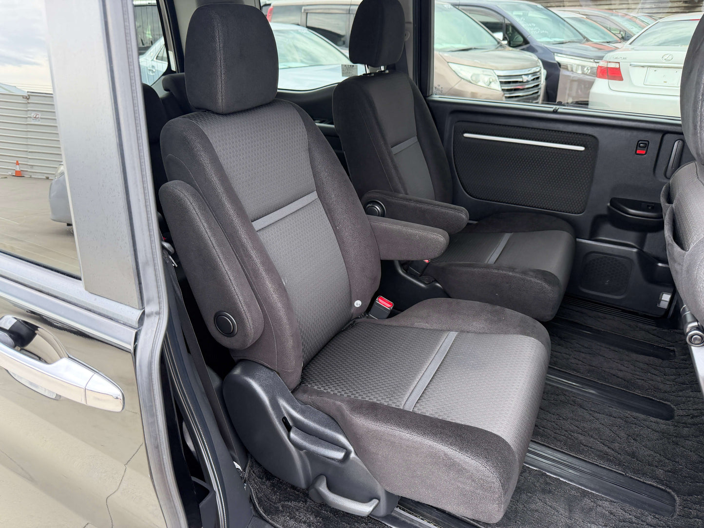 Interior view of the 2018 Honda Stepwgn 2.0 Spada Hybrid G Honda Sensing showing spacious seating.